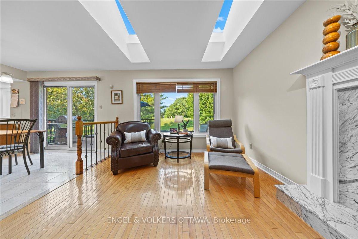 Photo 18 of 43 Weslock Way, Ottawa, Kanata - Kanata Lakes/Heritage Hills — HOMEH