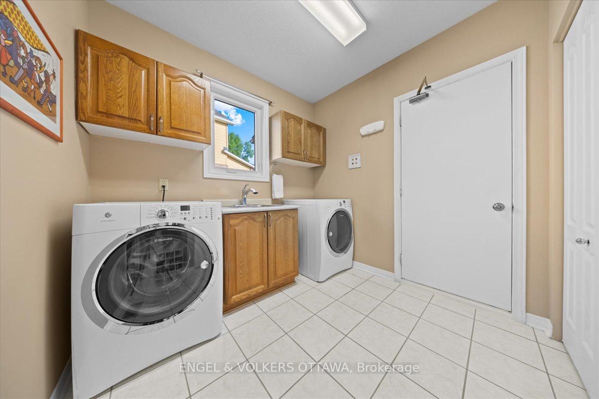 Photo 22 of 43 Weslock Way, Ottawa, Kanata - Kanata Lakes/Heritage Hills — HOMEH