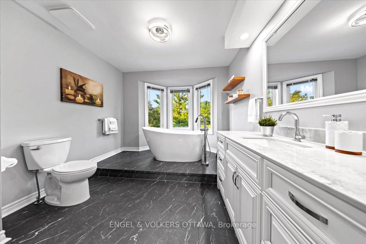 Photo 26 of 43 Weslock Way, Ottawa, Kanata - Kanata Lakes/Heritage Hills — HOMEH