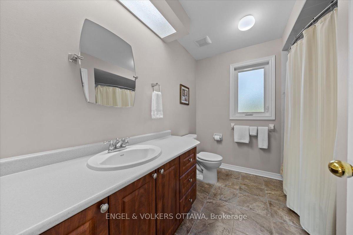 Photo 30 of 43 Weslock Way, Ottawa, Kanata - Kanata Lakes/Heritage Hills — HOMEH