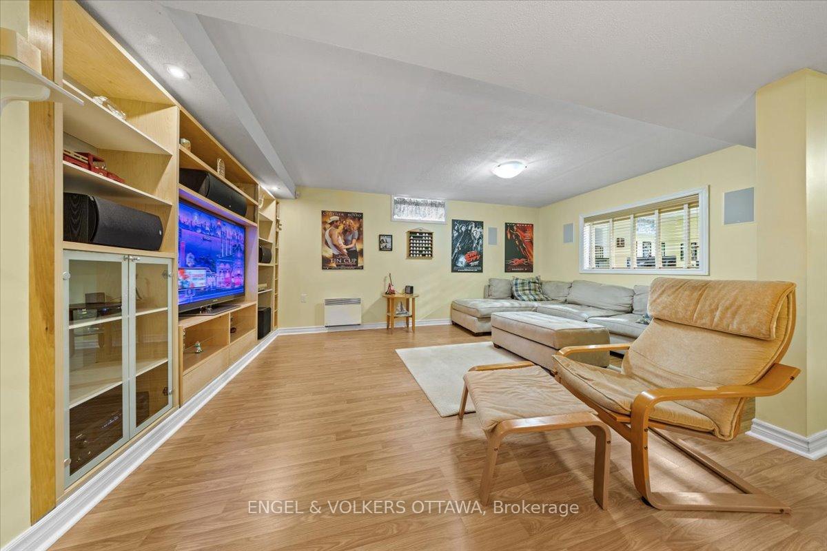 Photo 32 of 43 Weslock Way, Ottawa, Kanata - Kanata Lakes/Heritage Hills — HOMEH