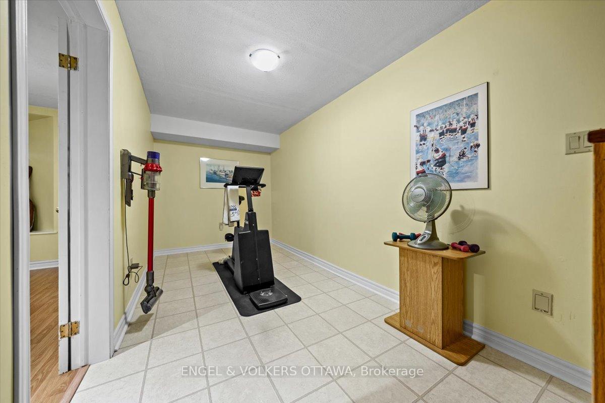Photo 33 of 43 Weslock Way, Ottawa, Kanata - Kanata Lakes/Heritage Hills — HOMEH