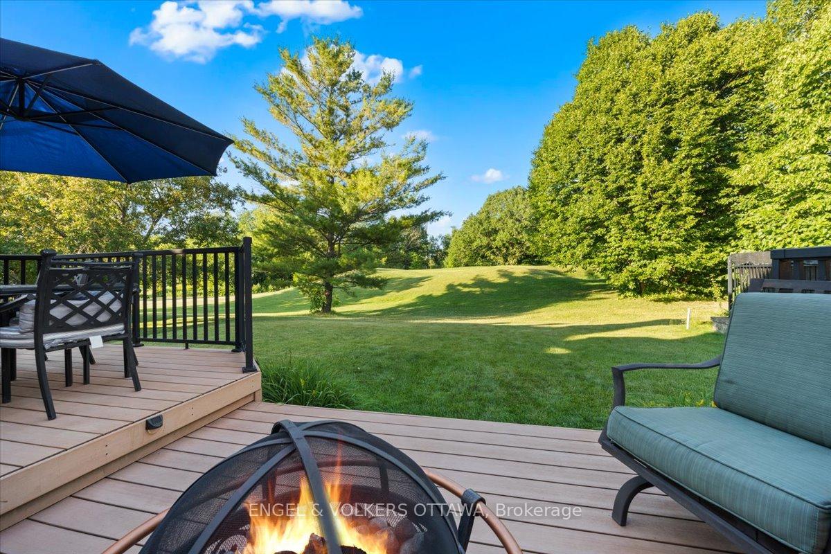 Photo 37 of 43 Weslock Way, Ottawa, Kanata - Kanata Lakes/Heritage Hills — HOMEH