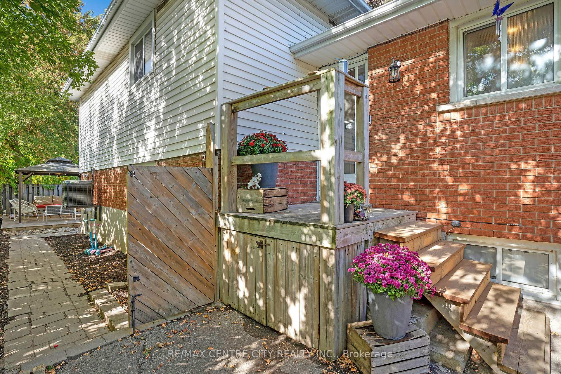 Photo 4 of 222 Fairway Road N, Kitchener — HOMEH