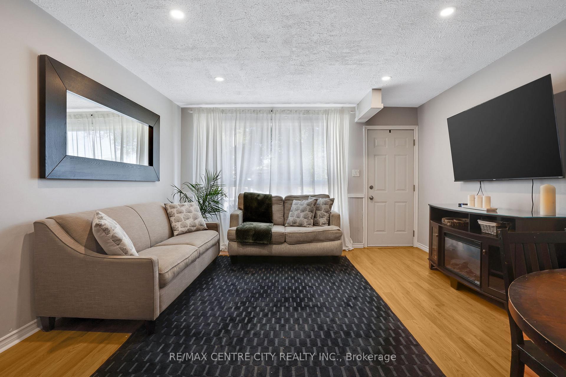 Photo 7 of 222 Fairway Road N, Kitchener — HOMEH