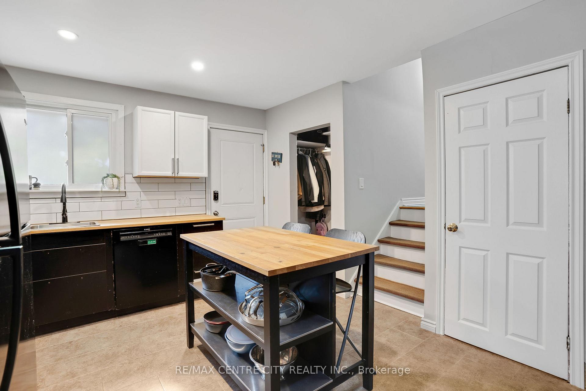 Photo 8 of 222 Fairway Road N, Kitchener — HOMEH