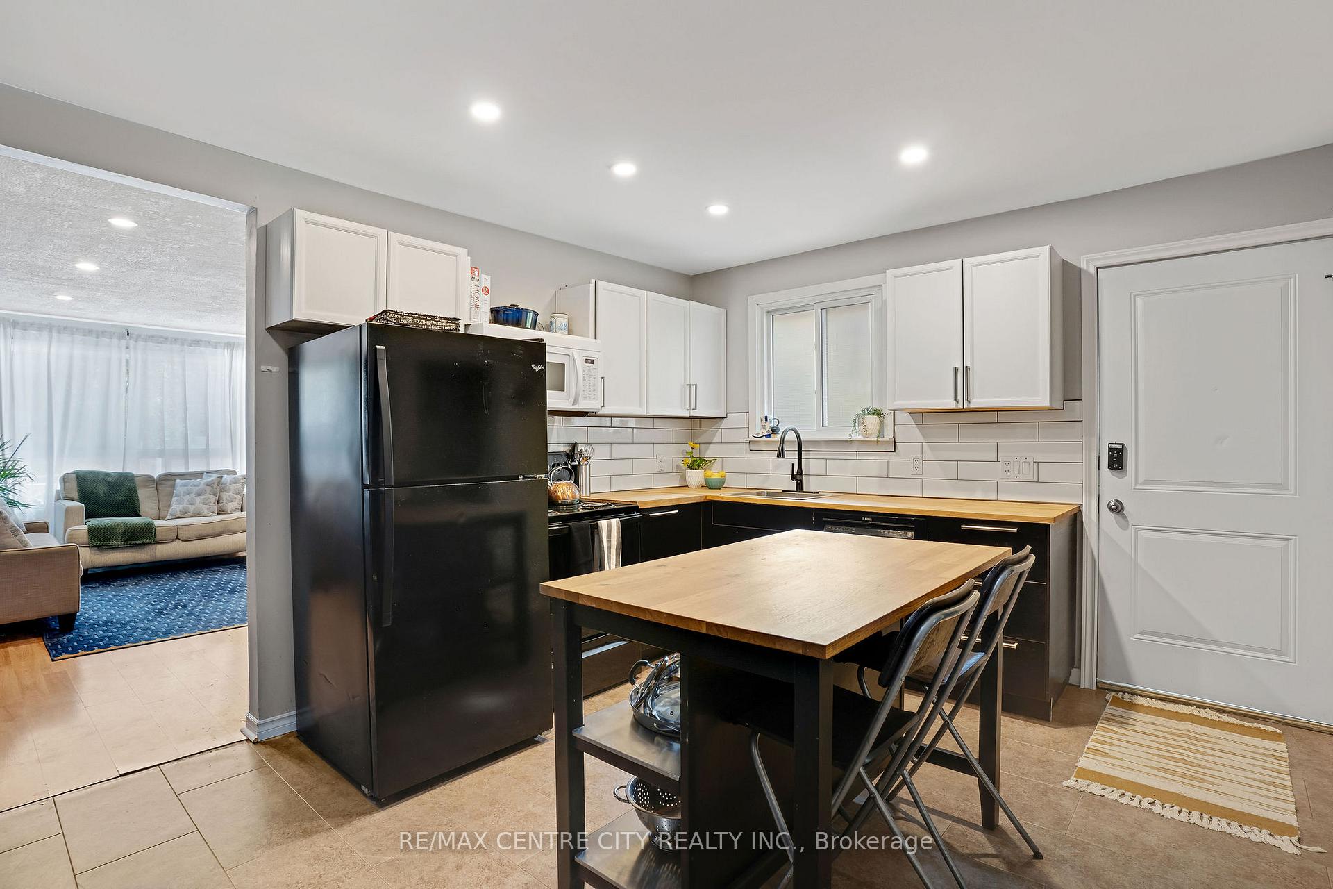 Photo 9 of 222 Fairway Road N, Kitchener — HOMEH