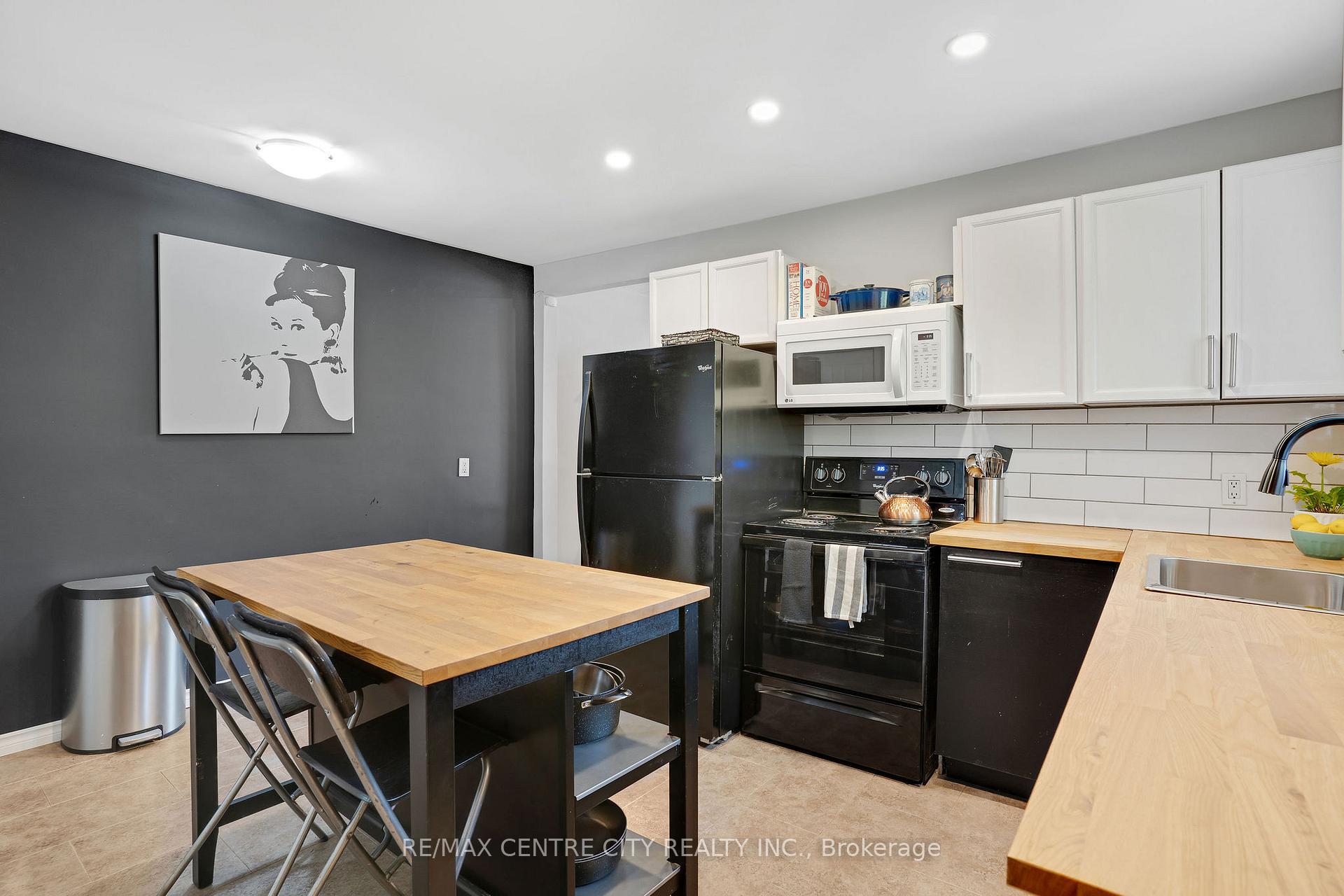 Photo 10 of 222 Fairway Road N, Kitchener — HOMEH