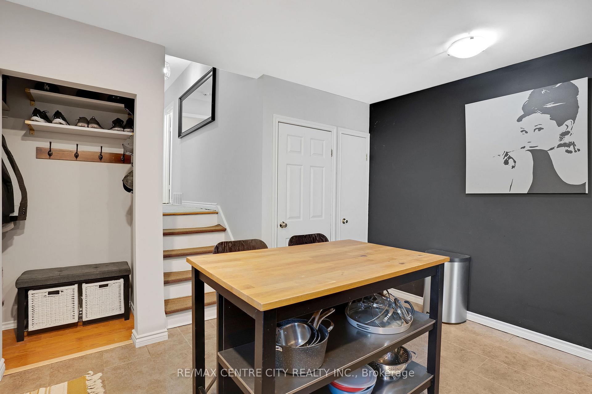 Photo 11 of 222 Fairway Road N, Kitchener — HOMEH
