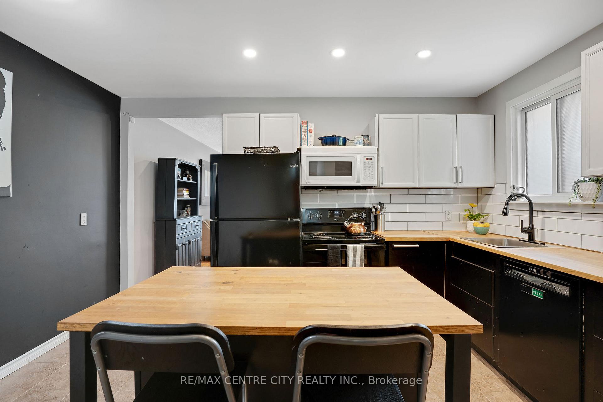 Photo 12 of 222 Fairway Road N, Kitchener — HOMEH