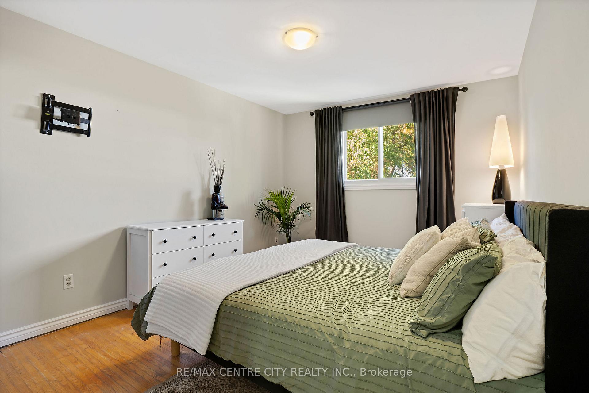 Photo 22 of 222 Fairway Road N, Kitchener — HOMEH