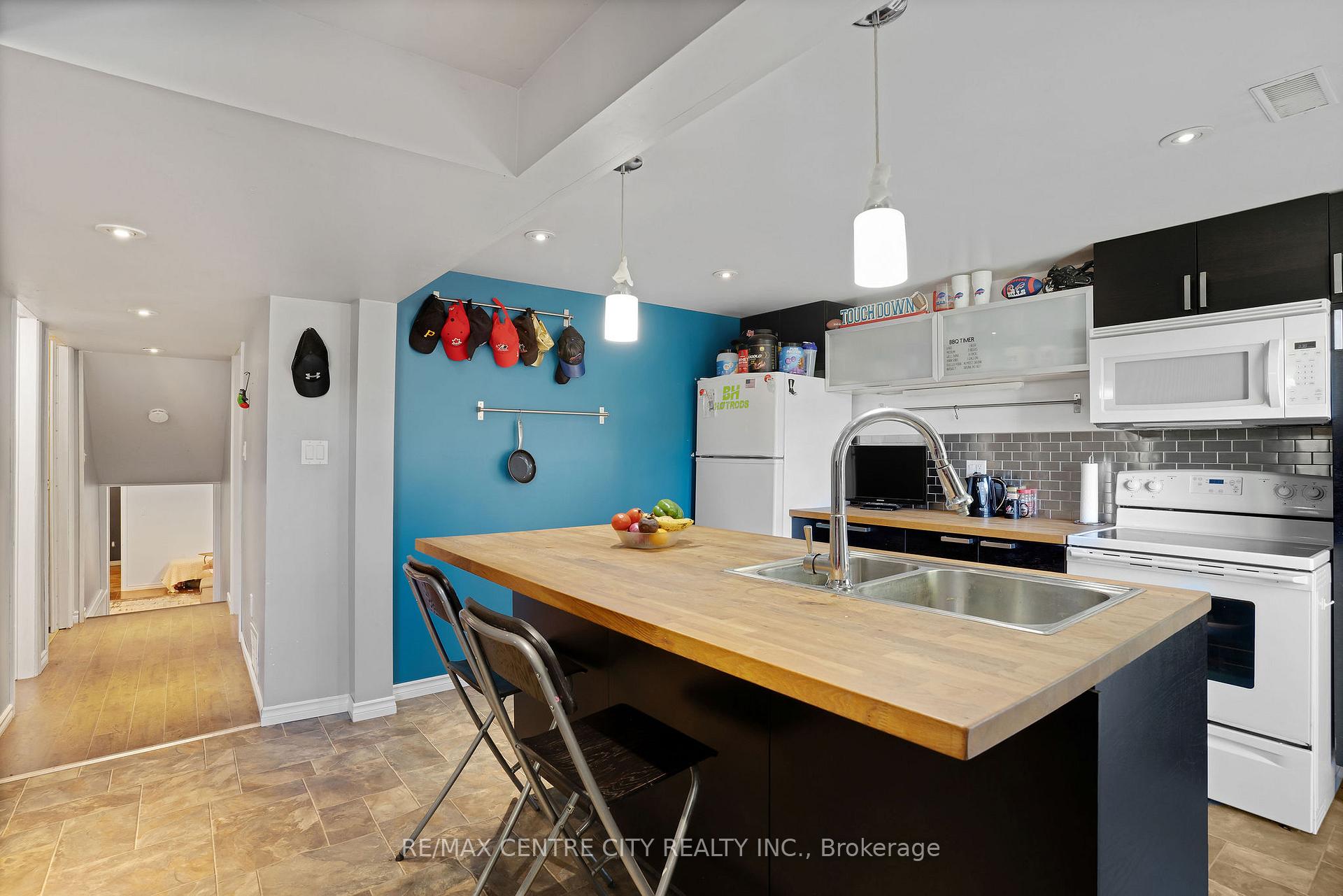 Photo 25 of 222 Fairway Road N, Kitchener — HOMEH