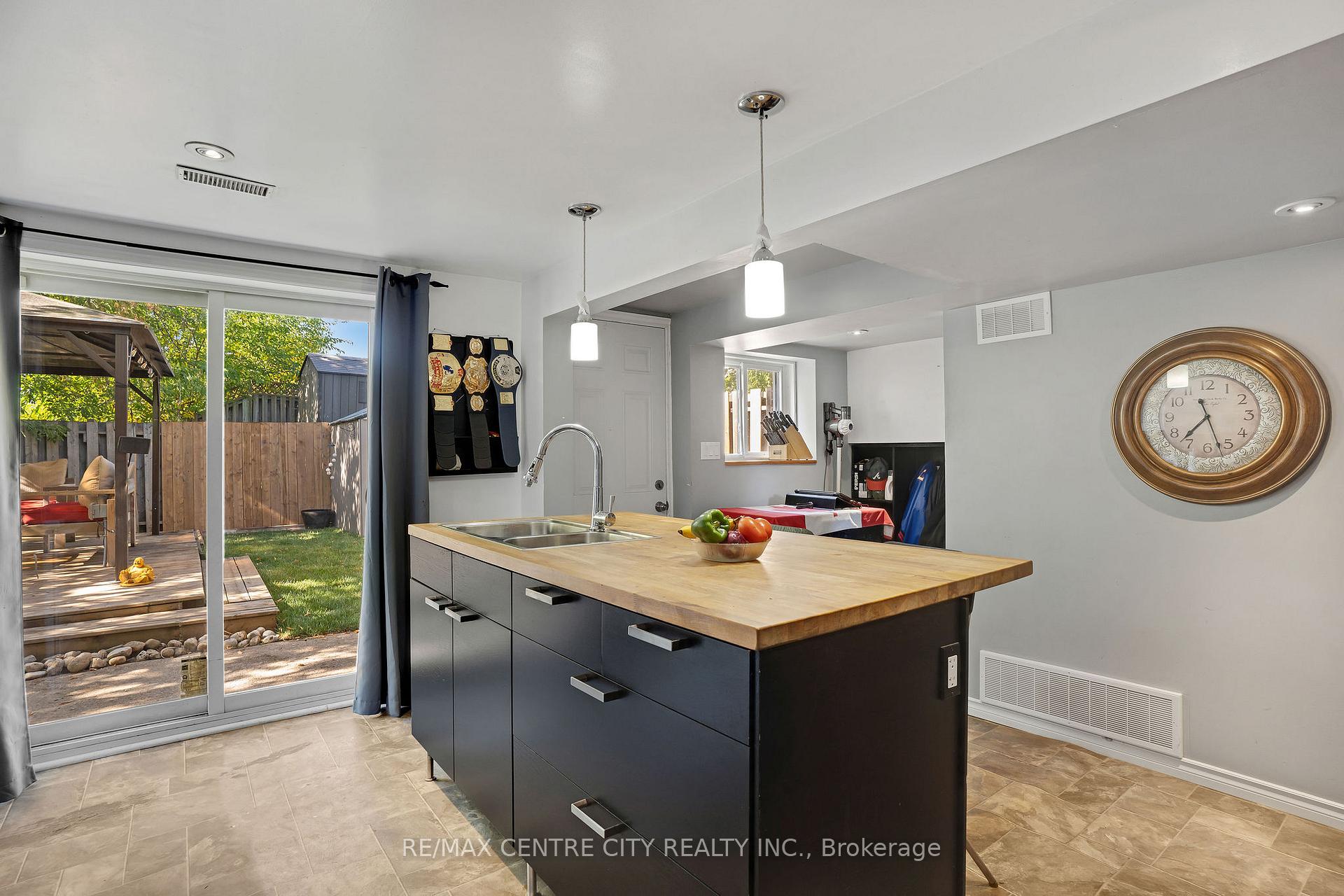 Photo 27 of 222 Fairway Road N, Kitchener — HOMEH