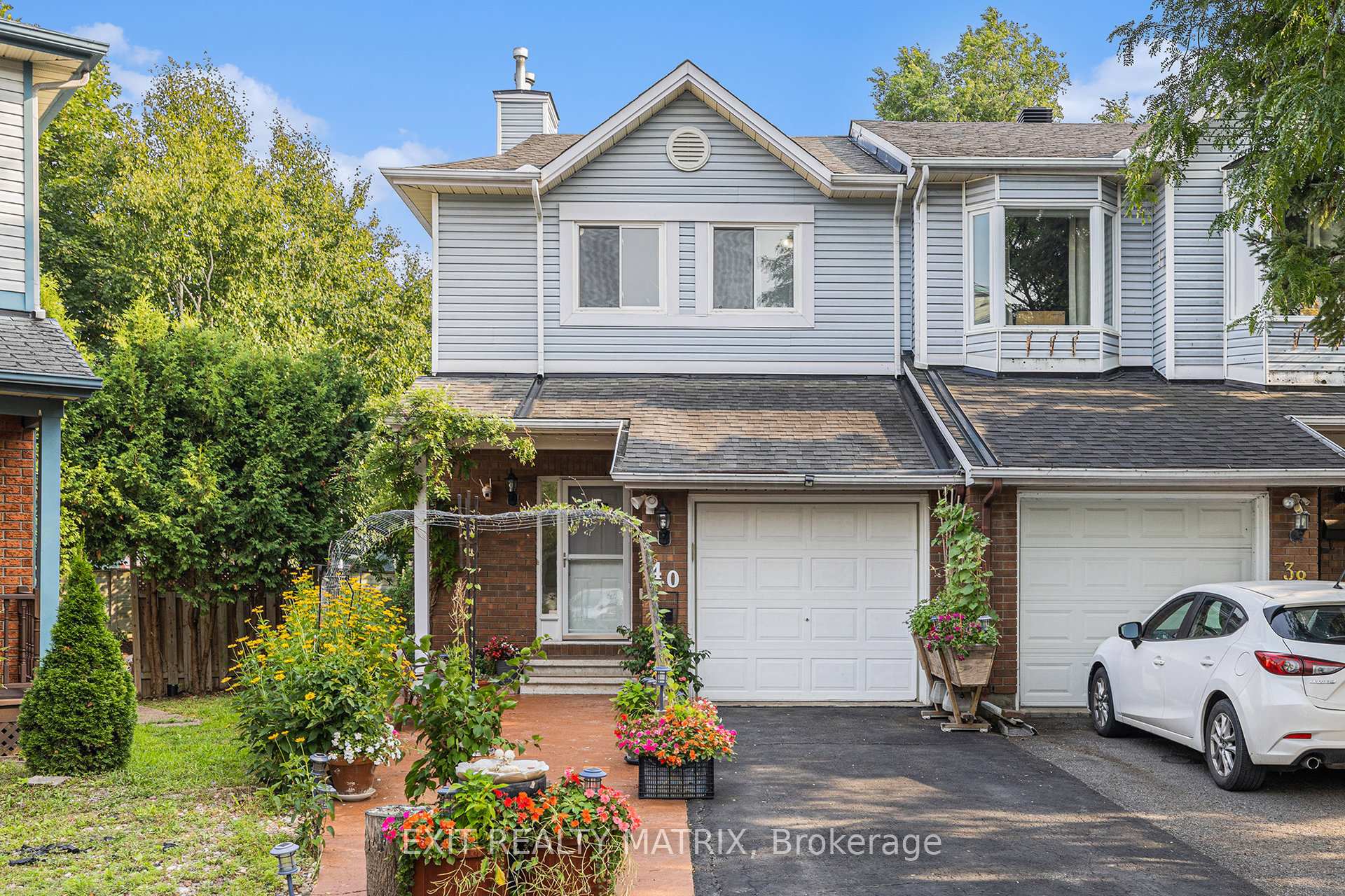 Photo 2 of 40 Piper Crescent, Ottawa, Kanata - Morgan's Grant/South March — HOMEH