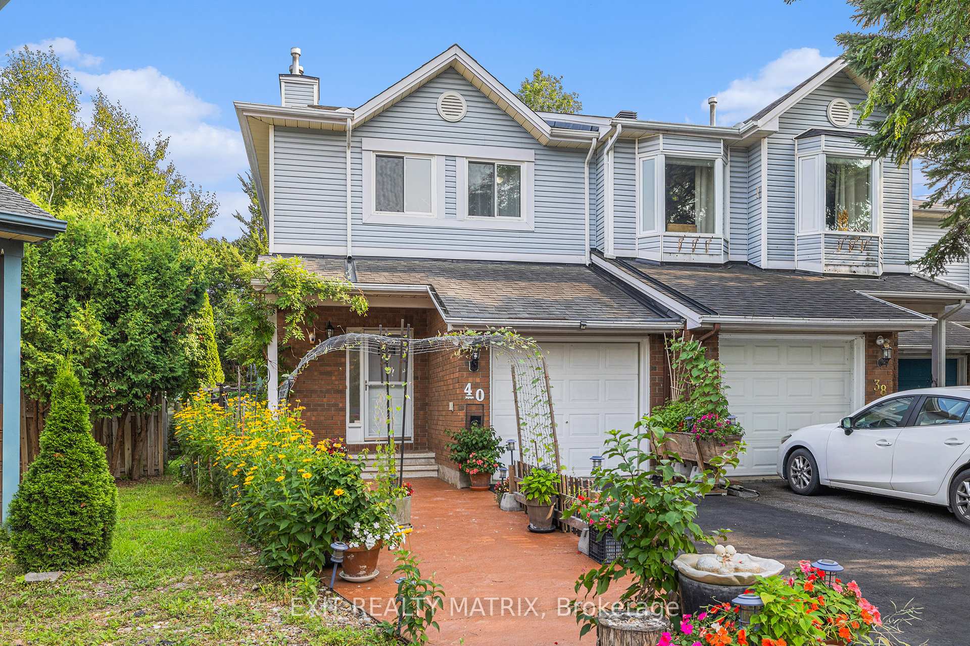 Photo 3 of 40 Piper Crescent, Ottawa, Kanata - Morgan's Grant/South March — HOMEH