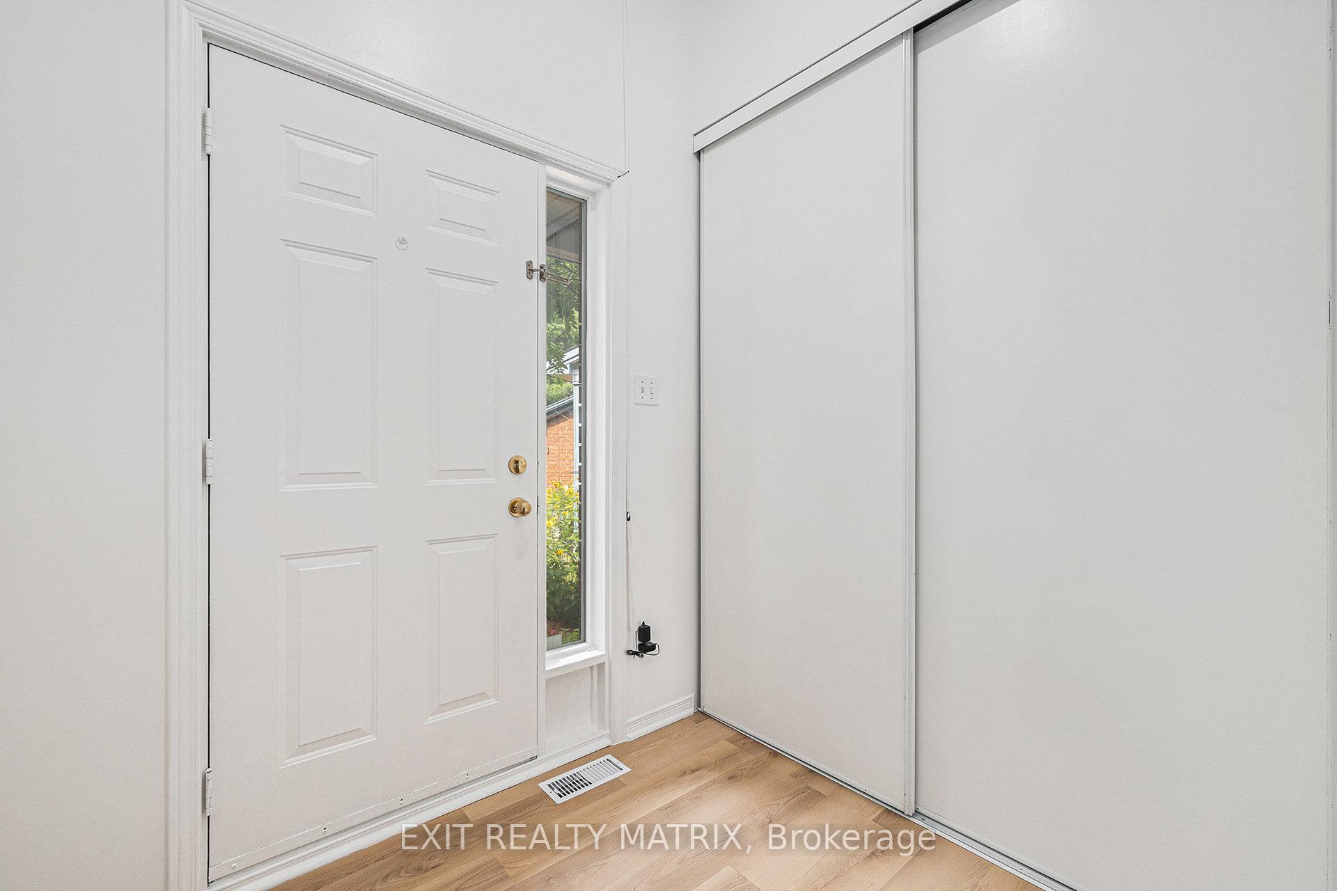 Photo 4 of 40 Piper Crescent, Ottawa, Kanata - Morgan's Grant/South March — HOMEH