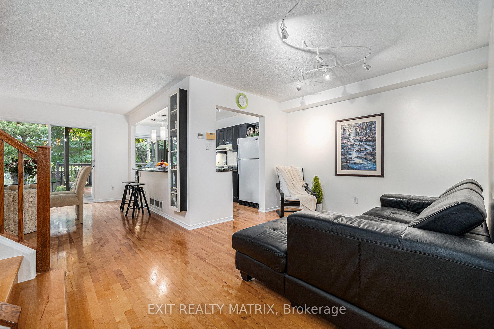 Photo 5 of 40 Piper Crescent, Ottawa, Kanata - Morgan's Grant/South March — HOMEH