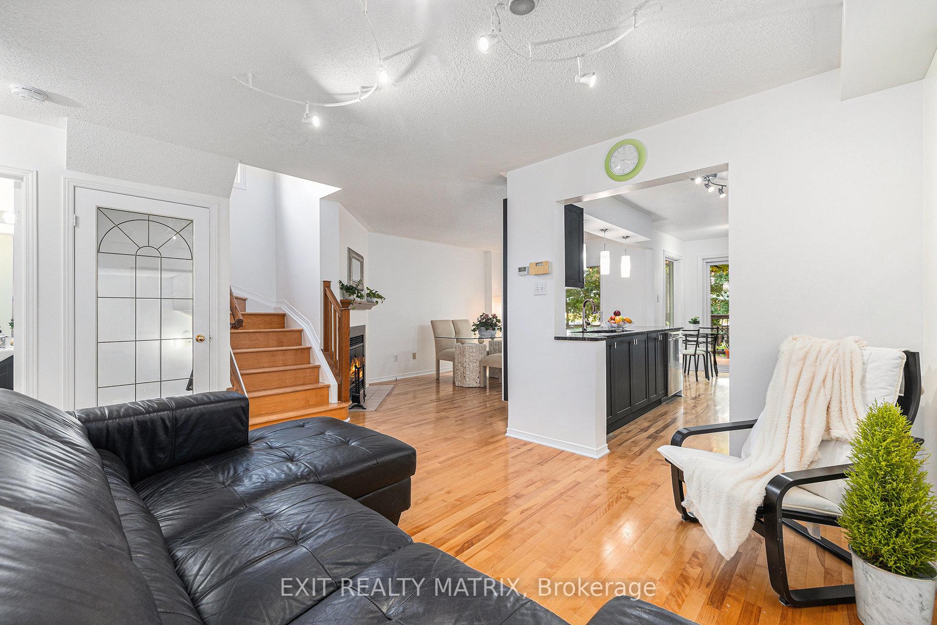 Photo 7 of 40 Piper Crescent, Ottawa, Kanata - Morgan's Grant/South March — HOMEH