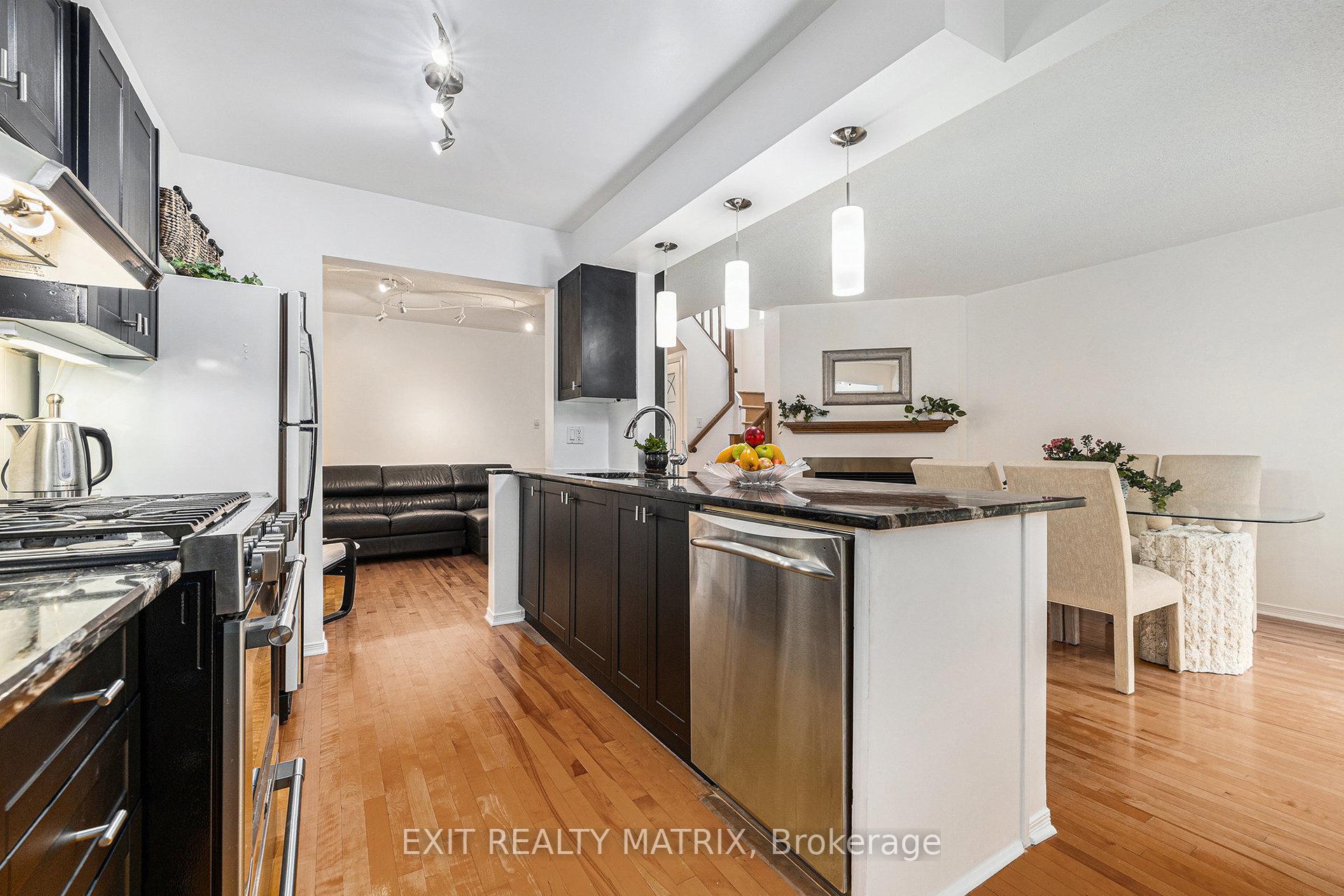 Photo 11 of 40 Piper Crescent, Ottawa, Kanata - Morgan's Grant/South March — HOMEH