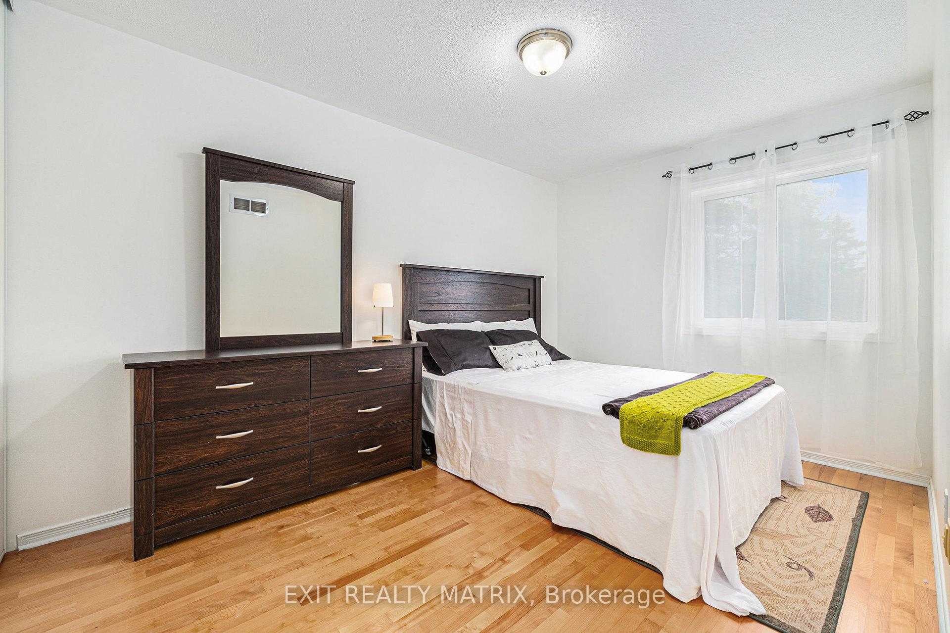 Photo 22 of 40 Piper Crescent, Ottawa, Kanata - Morgan's Grant/South March — HOMEH