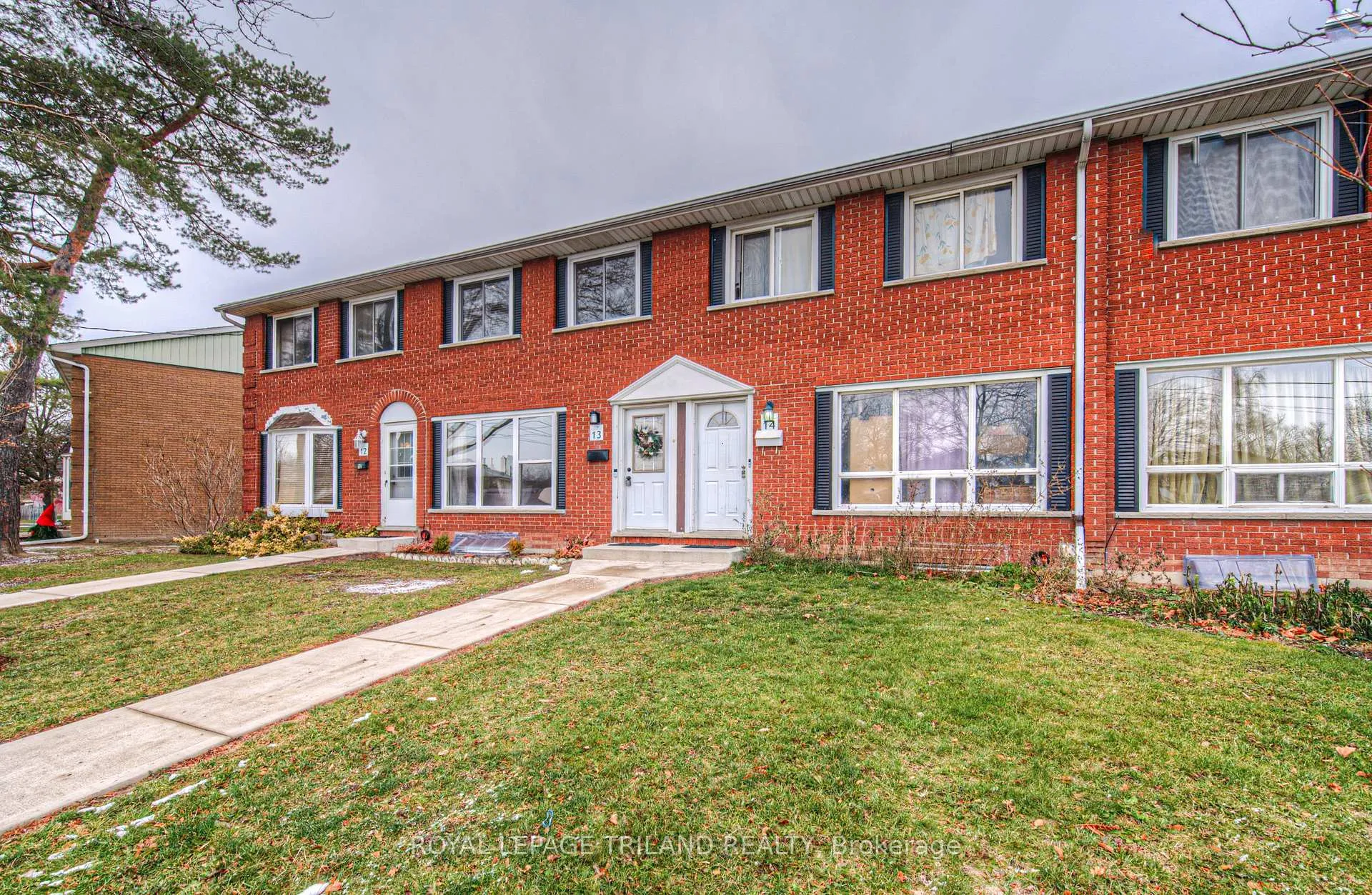 Photo 2 of Unit Unit #13, 2700 Barton Street E, Hamilton, Grayside — HOMEH