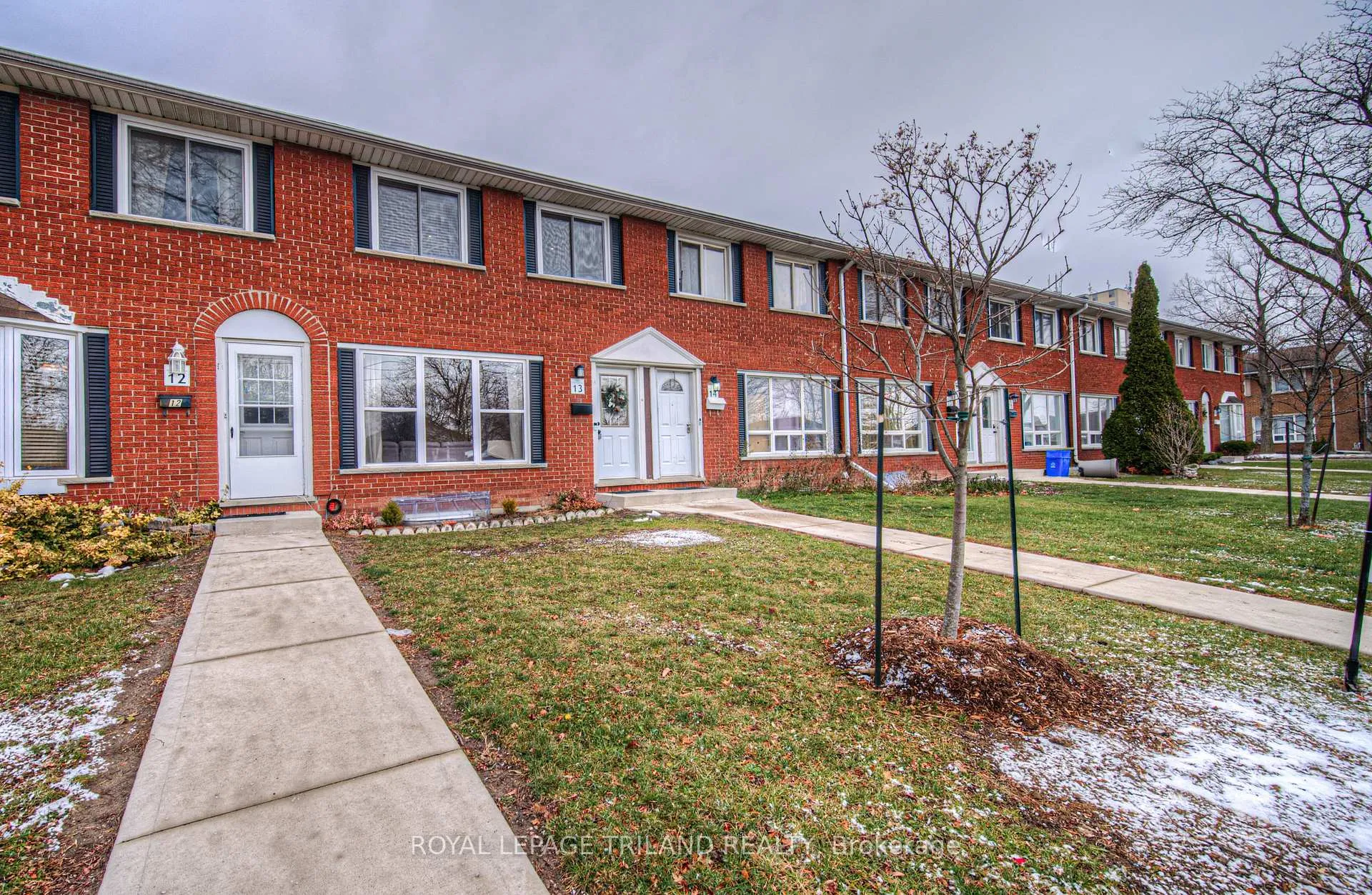 Photo 3 of Unit Unit #13, 2700 Barton Street E, Hamilton, Grayside — HOMEH