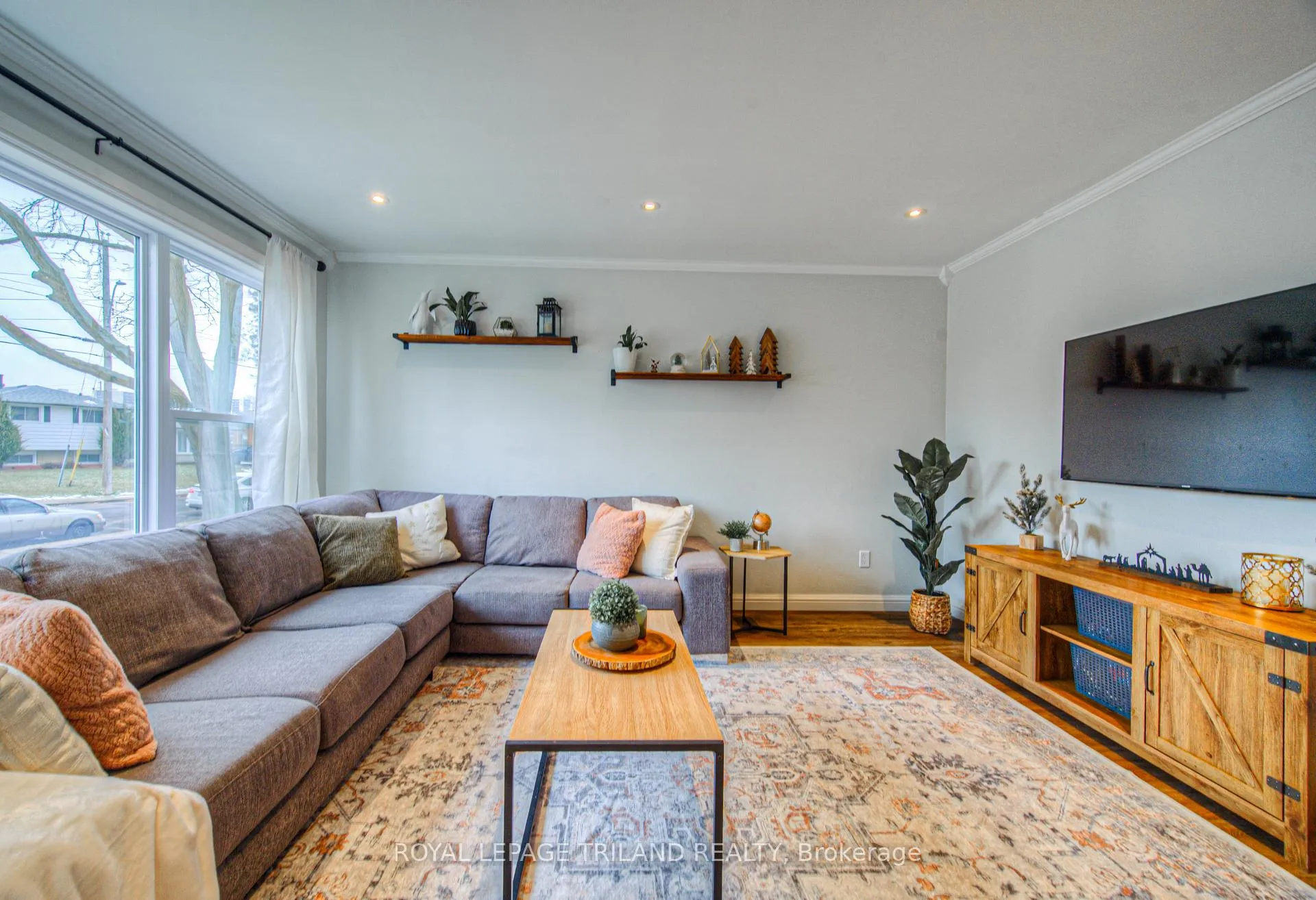 Photo 5 of Unit Unit #13, 2700 Barton Street E, Hamilton, Grayside — HOMEH