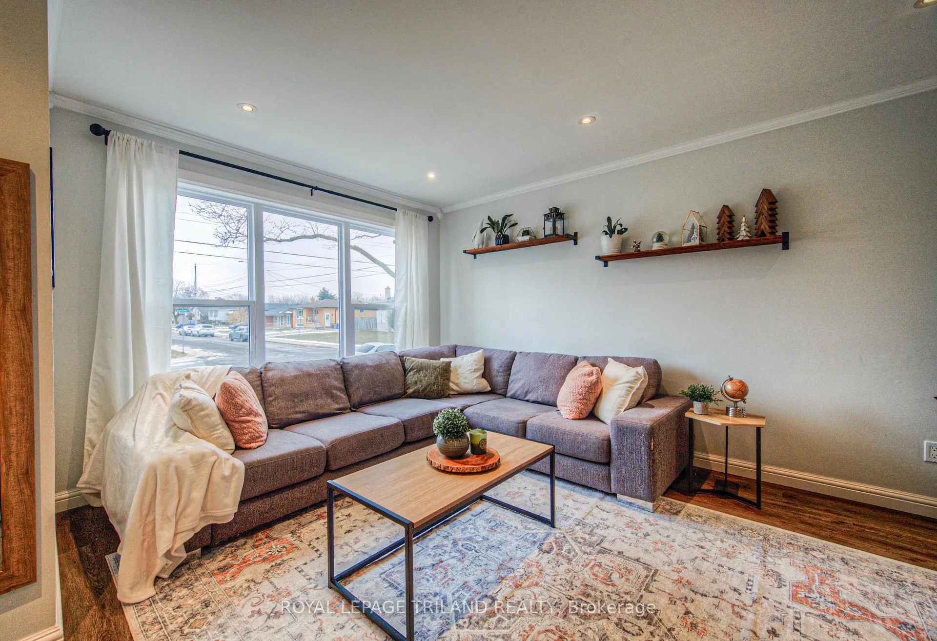 Photo 6 of Unit Unit #13, 2700 Barton Street E, Hamilton, Grayside — HOMEH