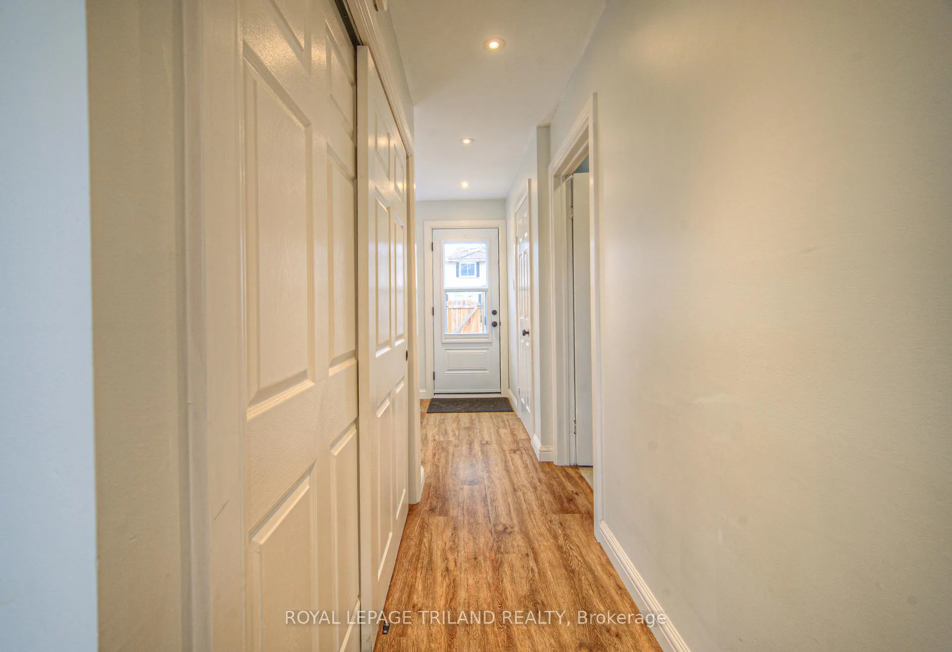 Photo 8 of Unit Unit #13, 2700 Barton Street E, Hamilton, Grayside — HOMEH