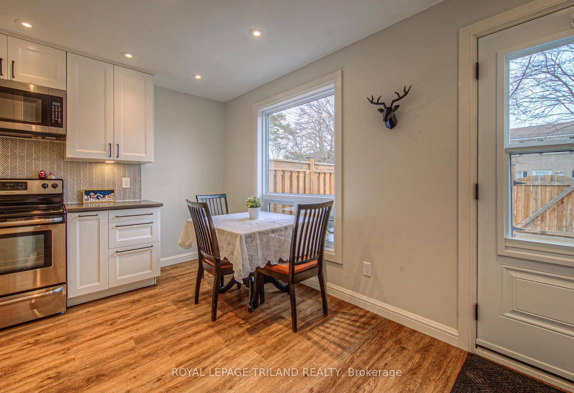 Photo 9 of Unit Unit #13, 2700 Barton Street E, Hamilton, Grayside — HOMEH