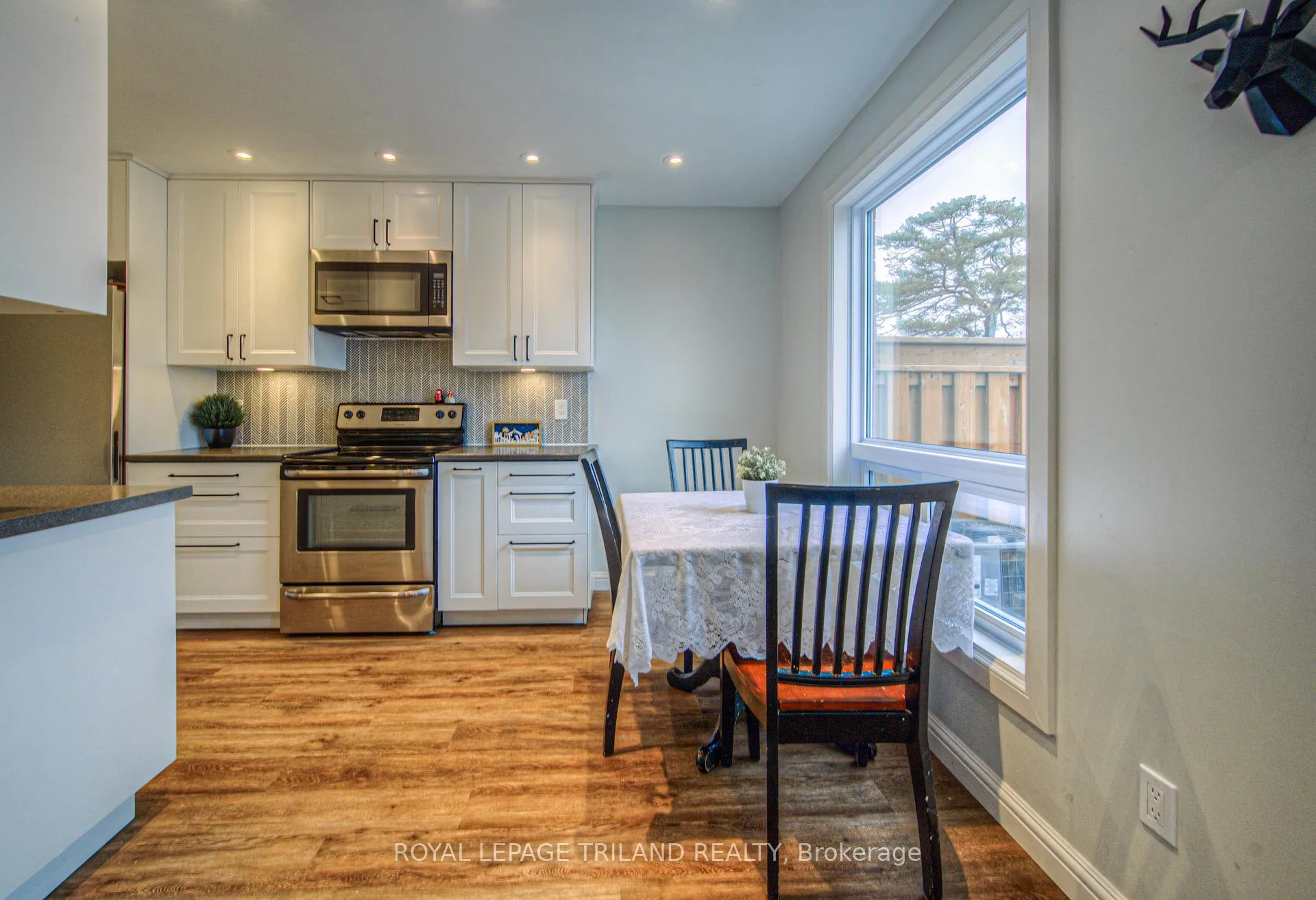 Photo 10 of Unit Unit #13, 2700 Barton Street E, Hamilton, Grayside — HOMEH