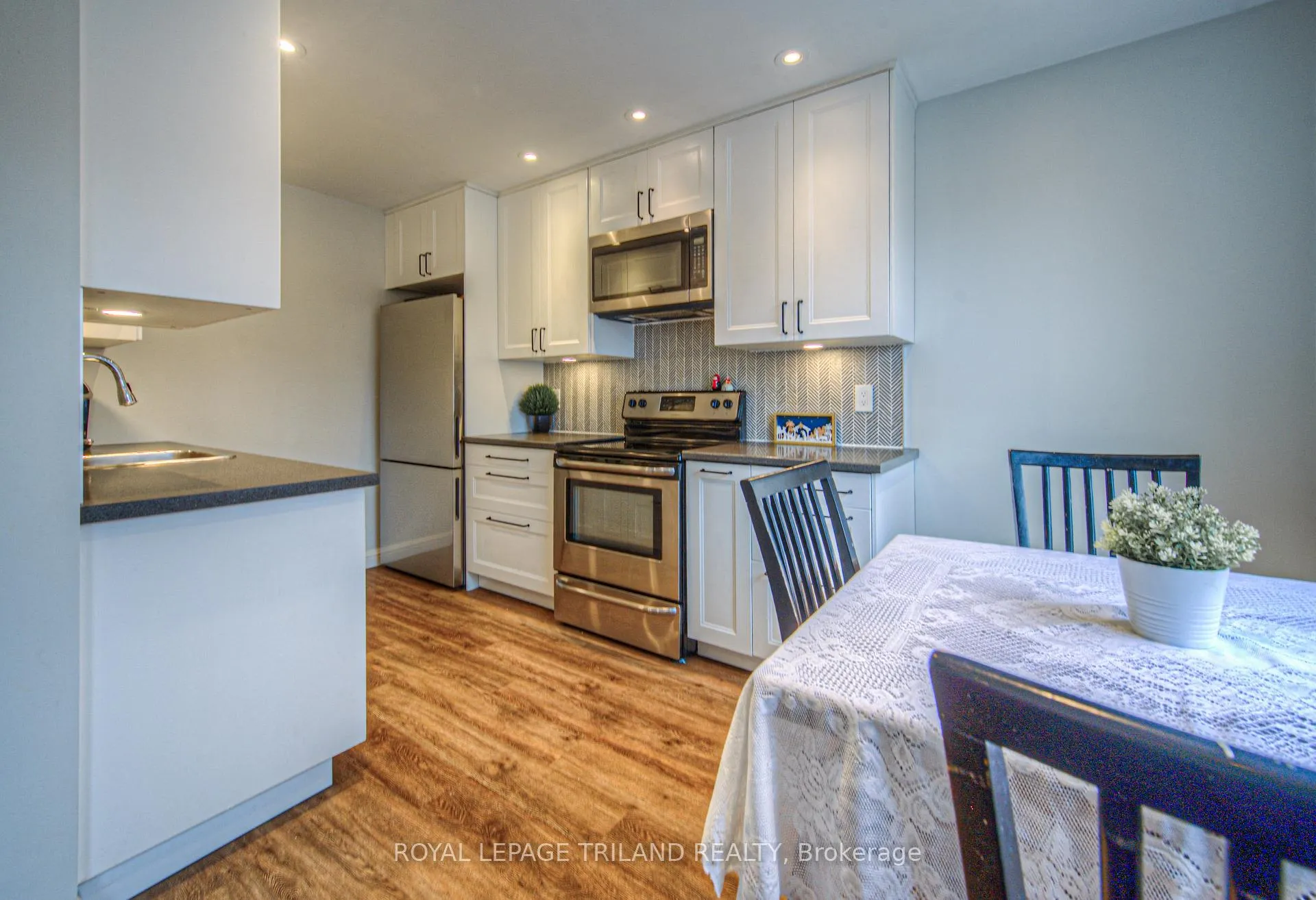 Photo 11 of Unit Unit #13, 2700 Barton Street E, Hamilton, Grayside — HOMEH