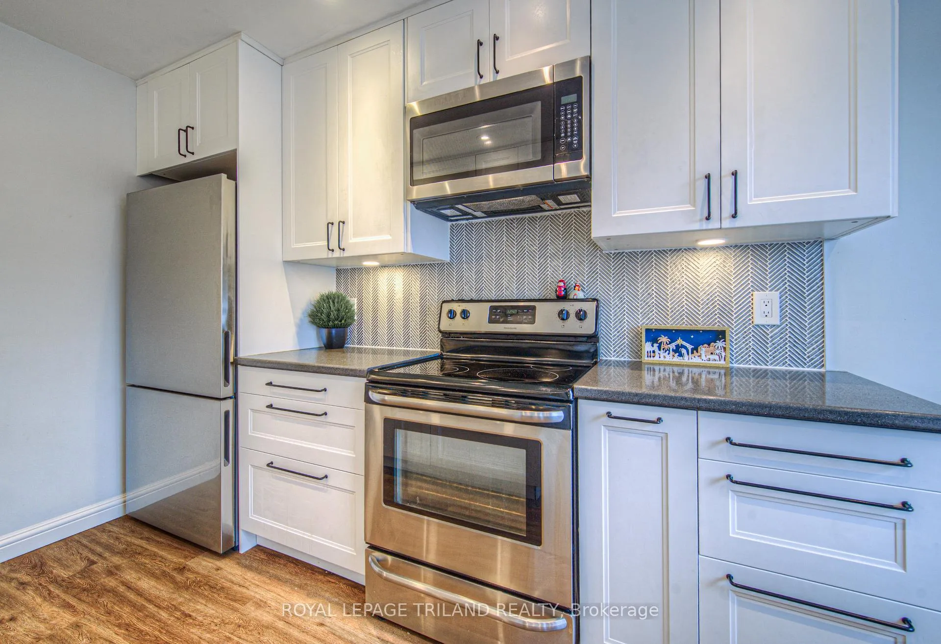 Photo 13 of Unit Unit #13, 2700 Barton Street E, Hamilton, Grayside — HOMEH