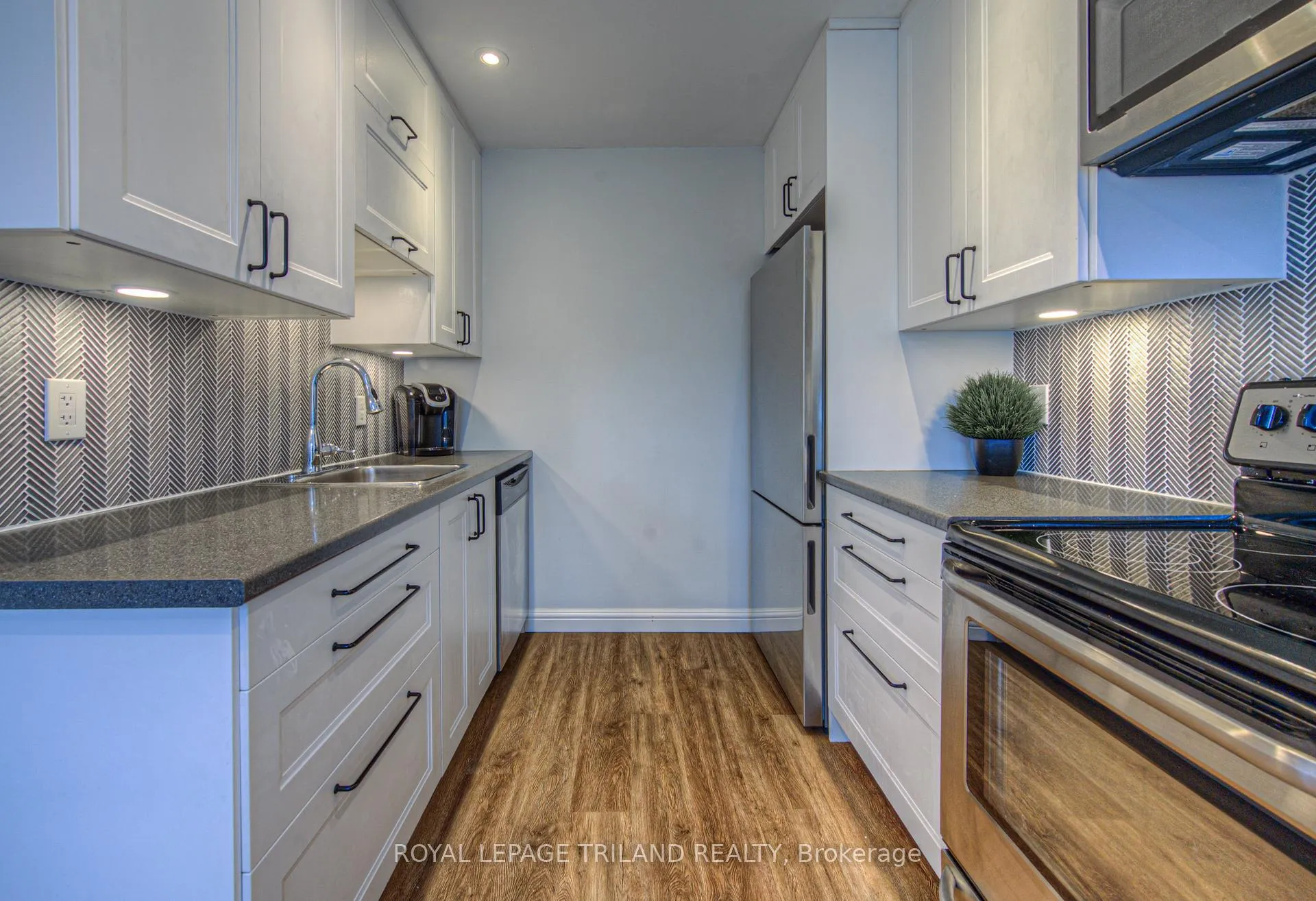 Photo 14 of Unit Unit #13, 2700 Barton Street E, Hamilton, Grayside — HOMEH