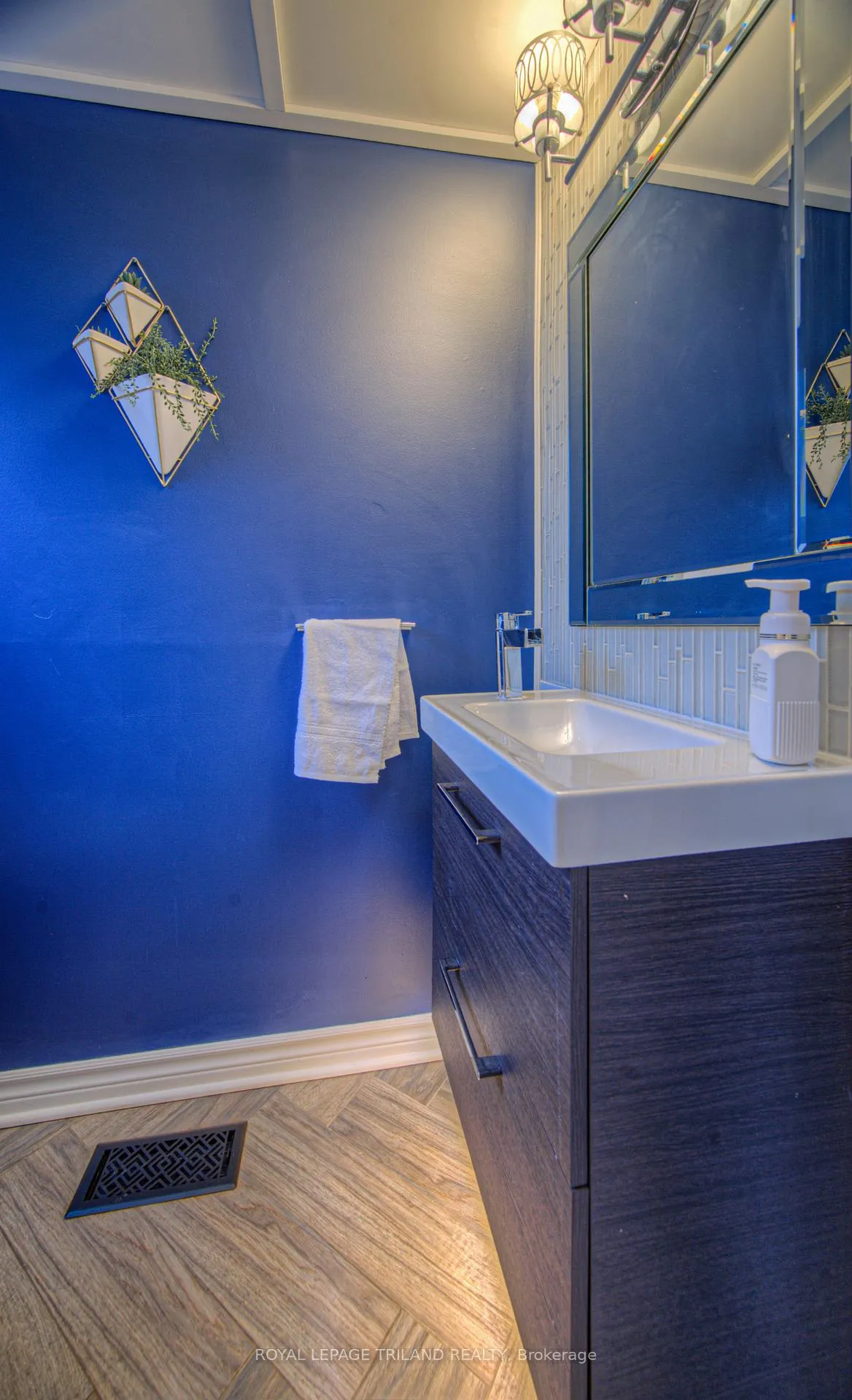 Photo 17 of Unit Unit #13, 2700 Barton Street E, Hamilton, Grayside — HOMEH