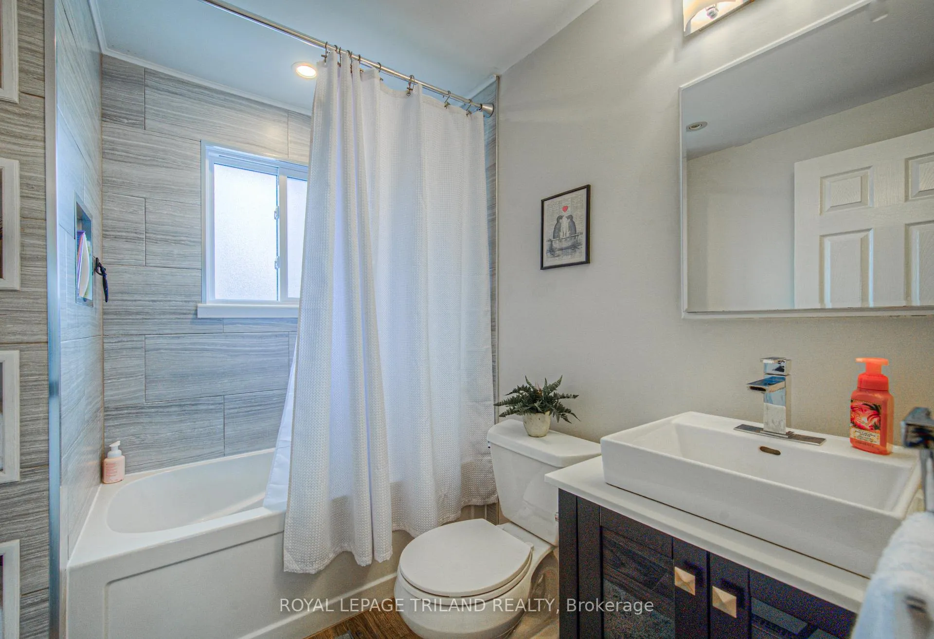 Photo 23 of Unit Unit #13, 2700 Barton Street E, Hamilton, Grayside — HOMEH