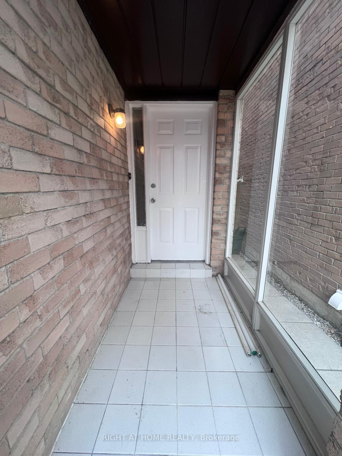 Photo 3 of Unit Main Fl, 16 Lavron Court, Markham, Middlefield — HOMEH