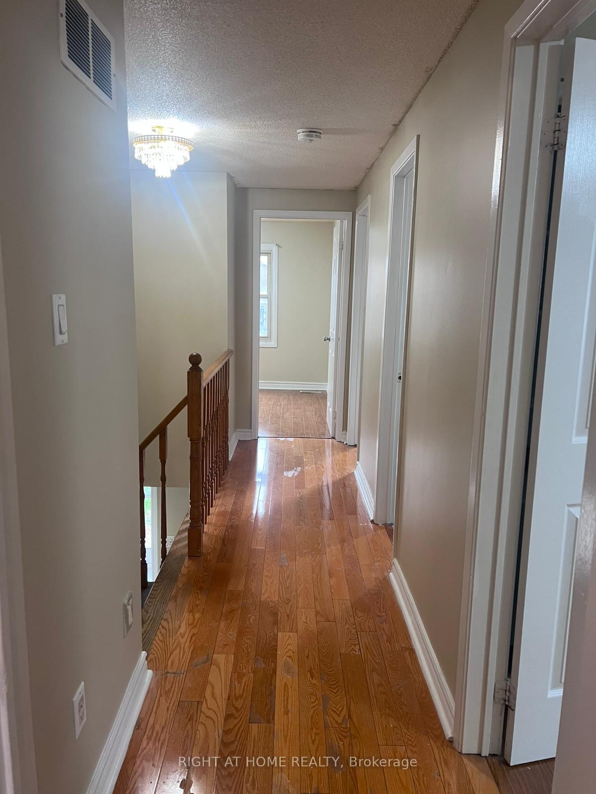 Photo 12 of Unit Main Fl, 16 Lavron Court, Markham, Middlefield — HOMEH