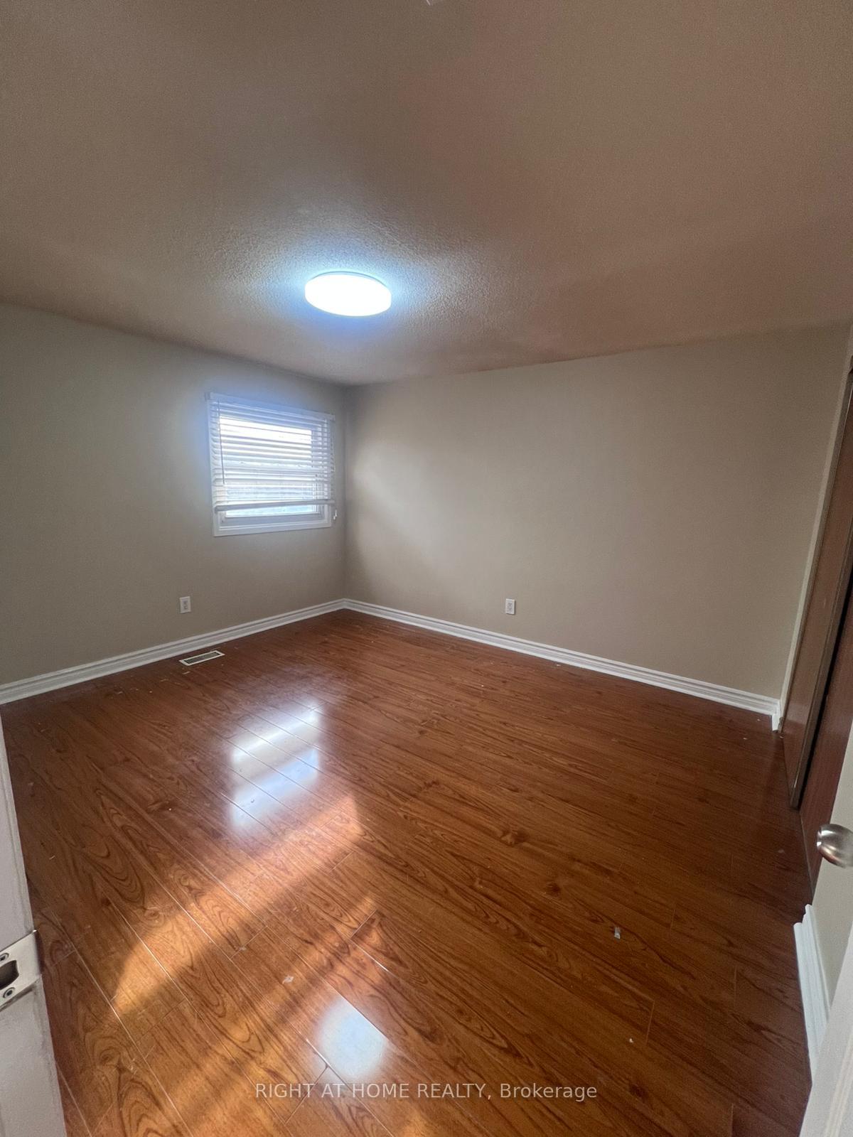 Photo 16 of Unit Main Fl, 16 Lavron Court, Markham, Middlefield — HOMEH