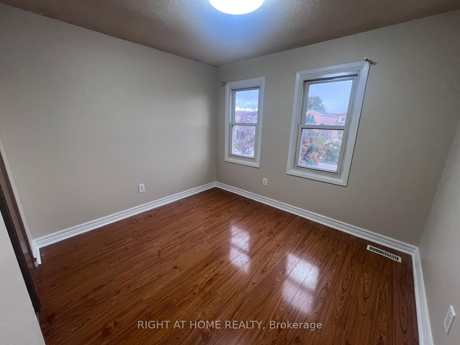 Photo 17 of Unit Main Fl, 16 Lavron Court, Markham, Middlefield — HOMEH
