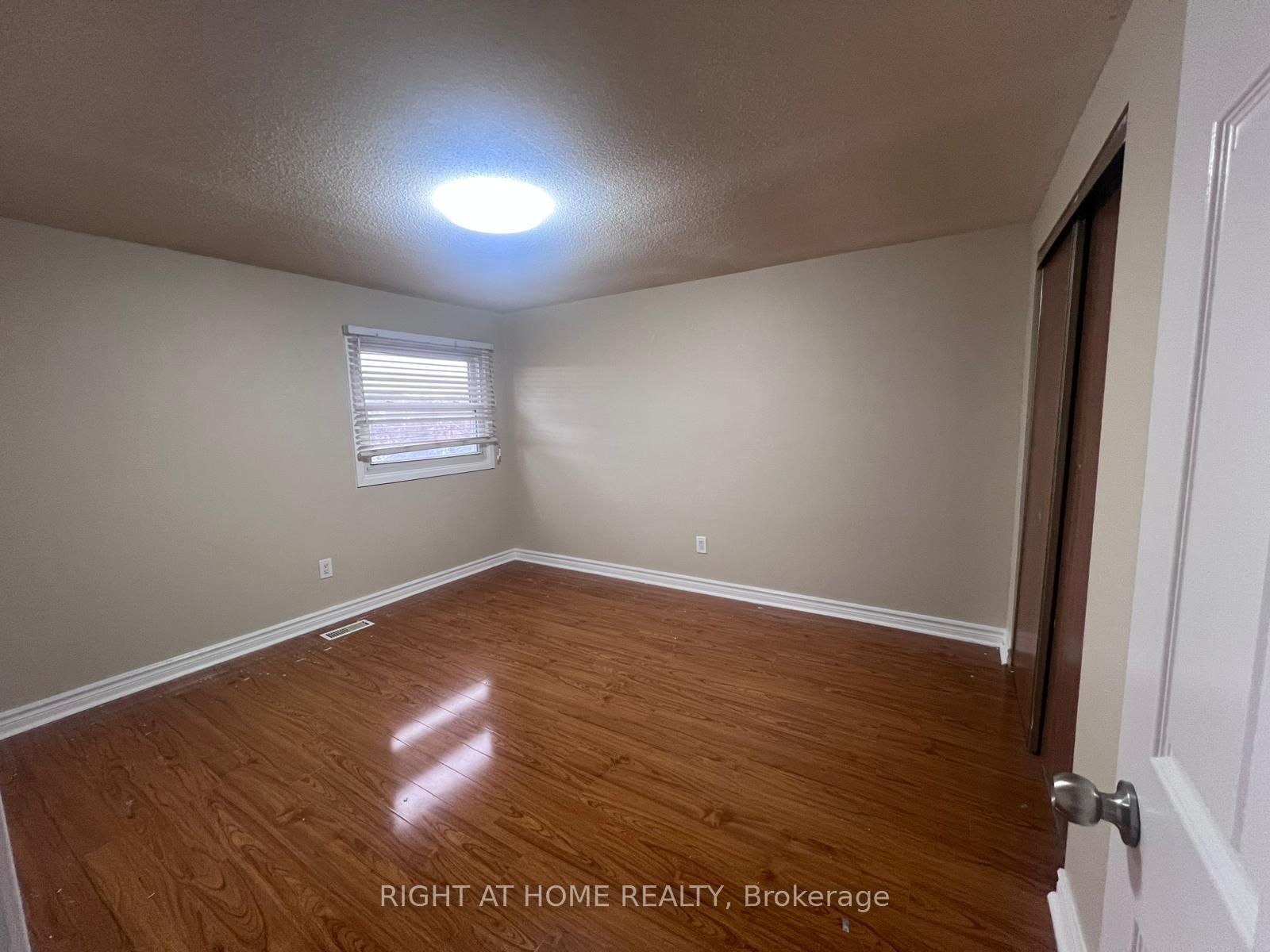 Photo 18 of Unit Main Fl, 16 Lavron Court, Markham, Middlefield — HOMEH