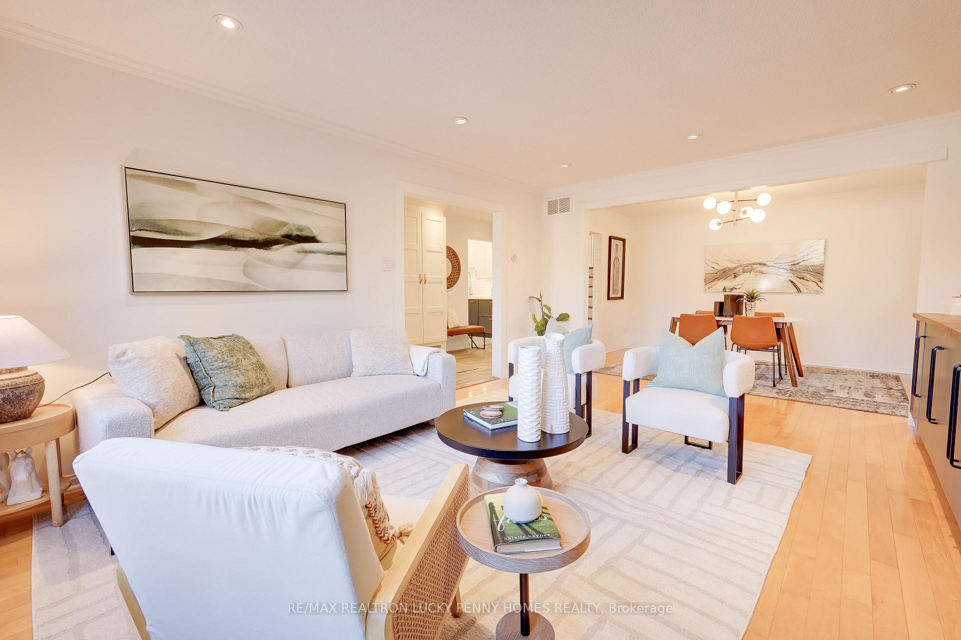 Photo 6 of 8 Renata Place, Markham, Unionville — HOMEH