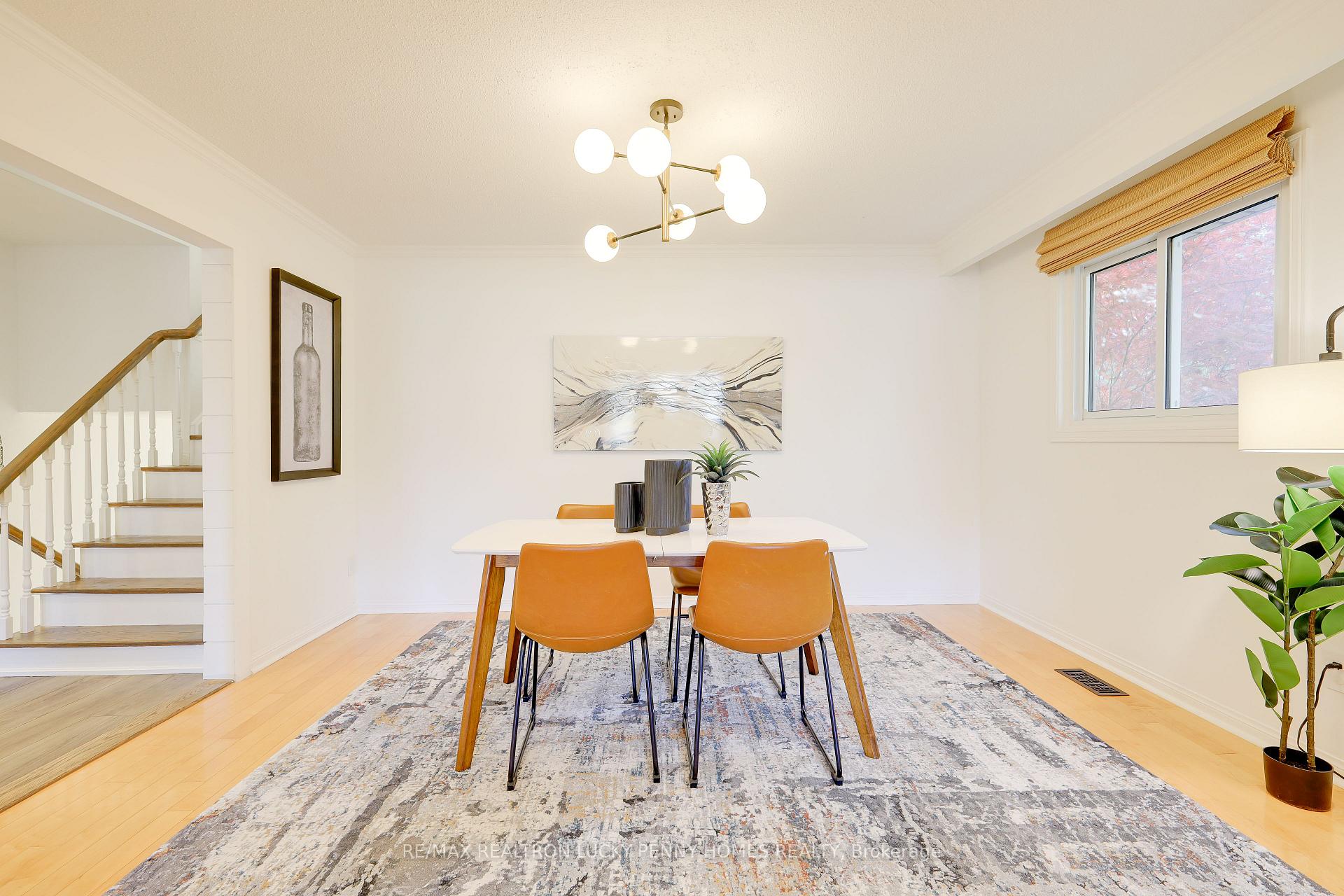 Photo 7 of 8 Renata Place, Markham, Unionville — HOMEH