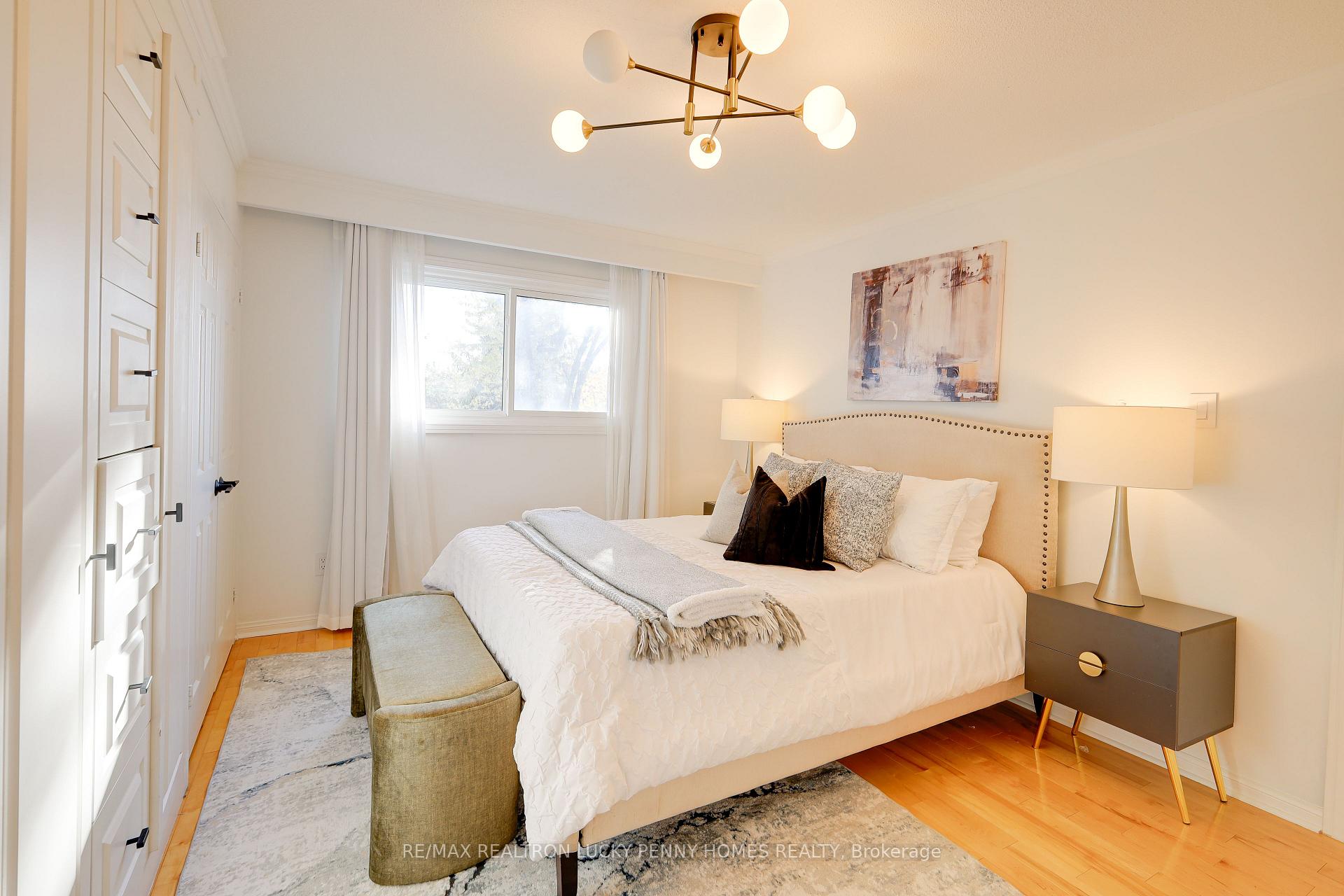 Photo 12 of 8 Renata Place, Markham, Unionville — HOMEH