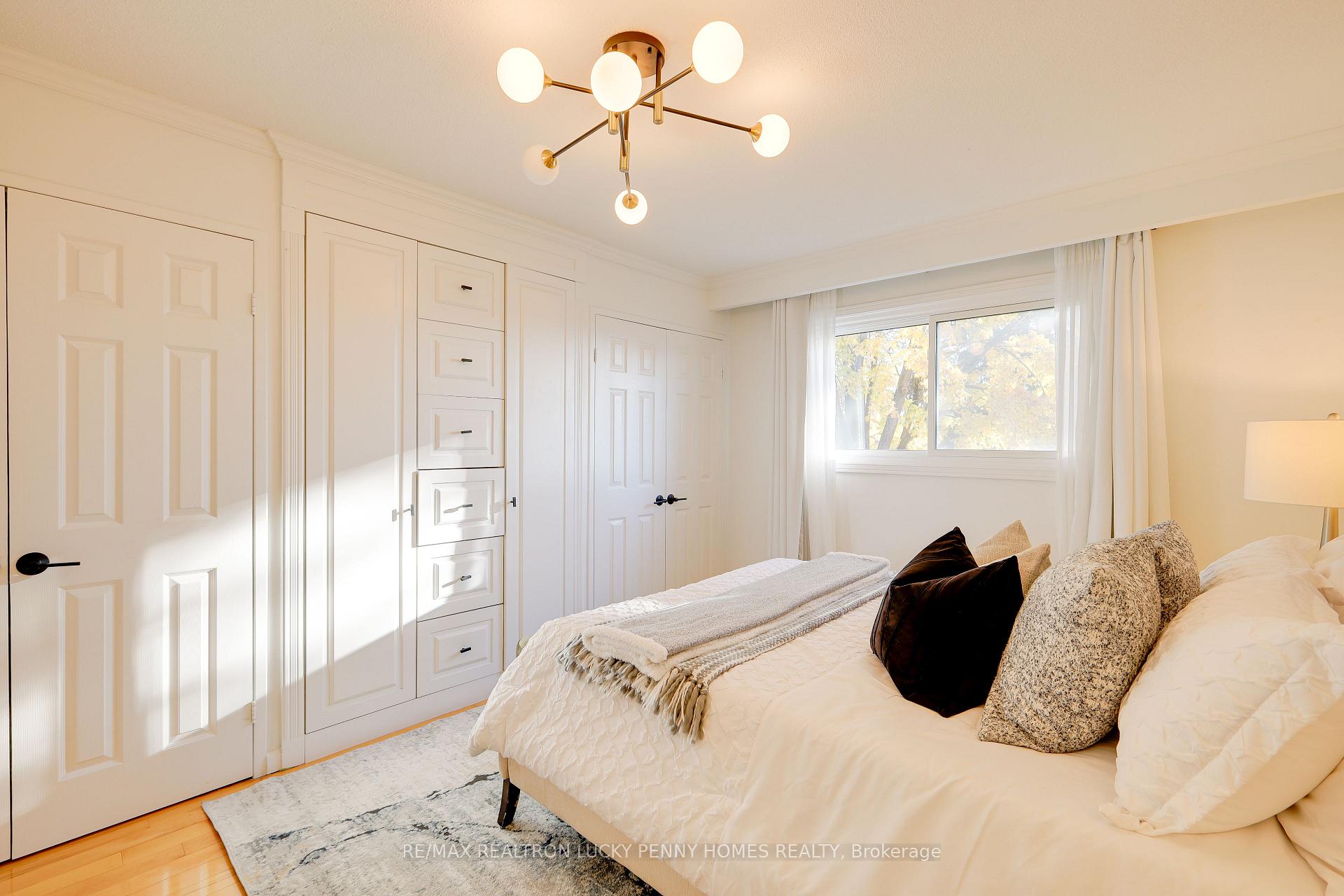 Photo 13 of 8 Renata Place, Markham, Unionville — HOMEH