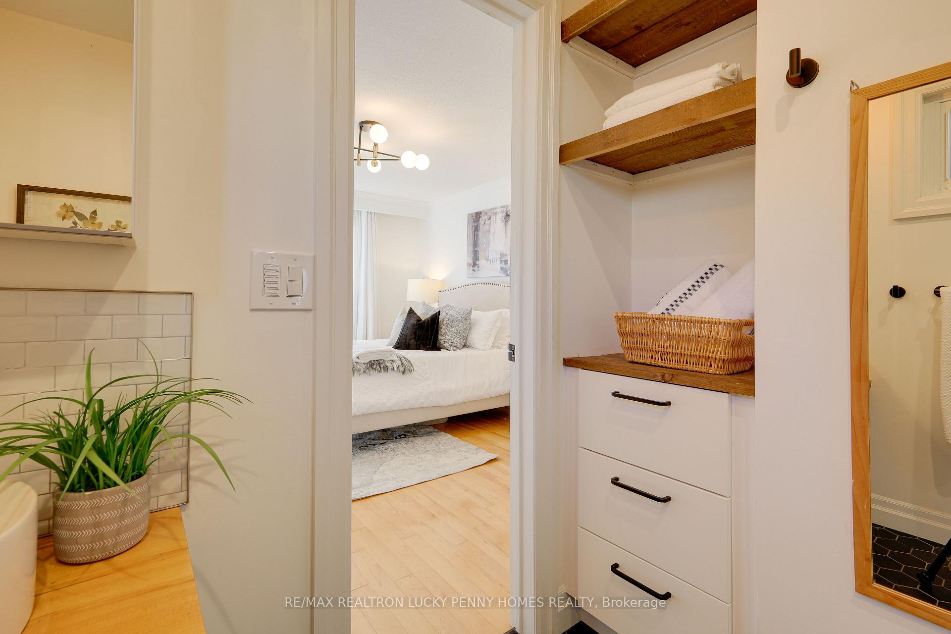 Photo 15 of 8 Renata Place, Markham, Unionville — HOMEH