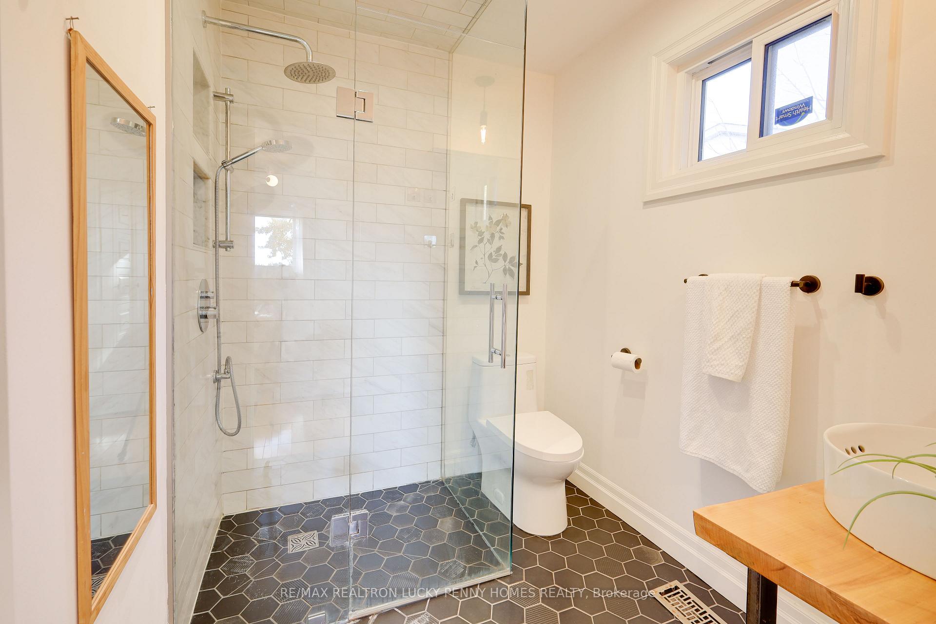 Photo 16 of 8 Renata Place, Markham, Unionville — HOMEH