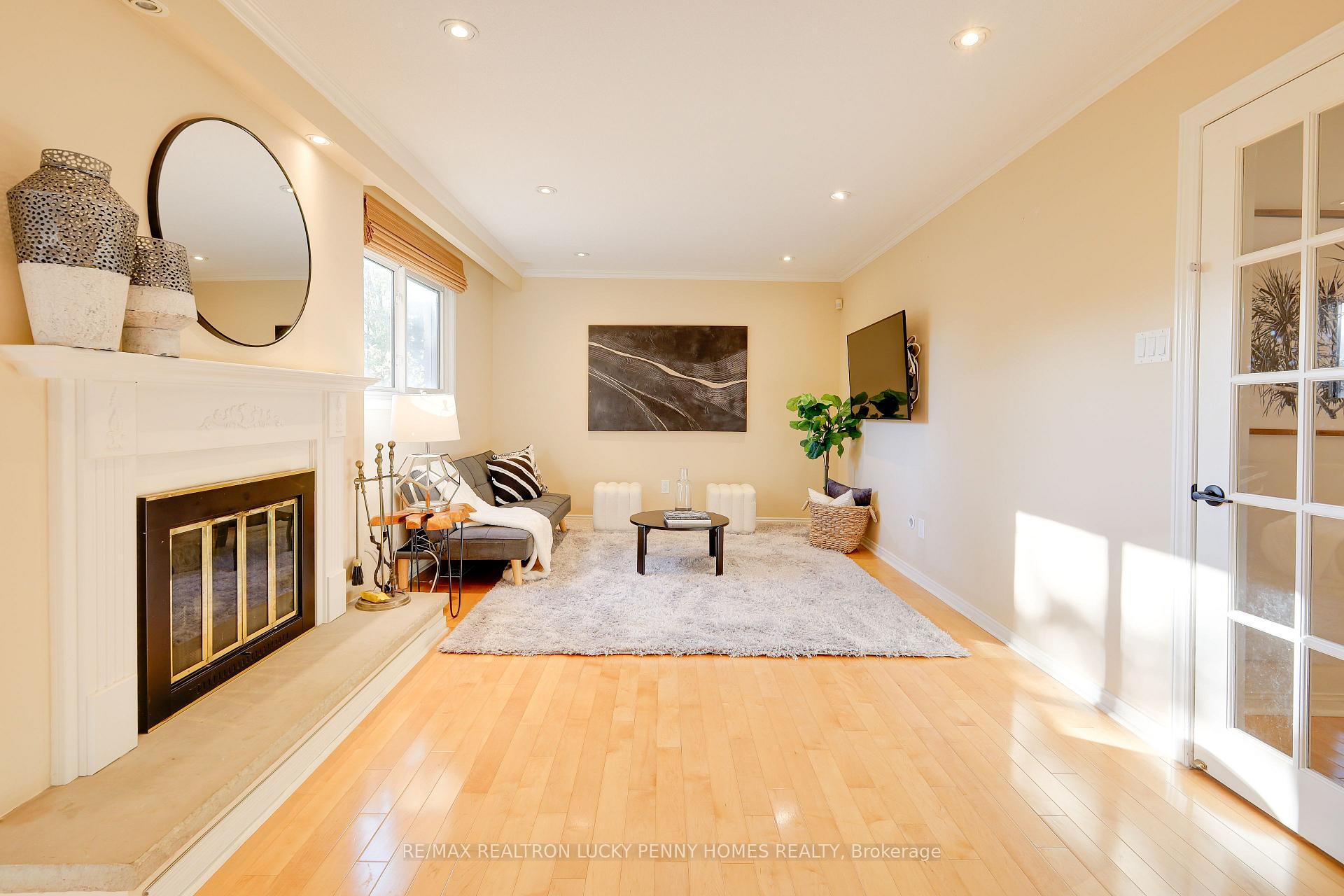 Photo 22 of 8 Renata Place, Markham, Unionville — HOMEH