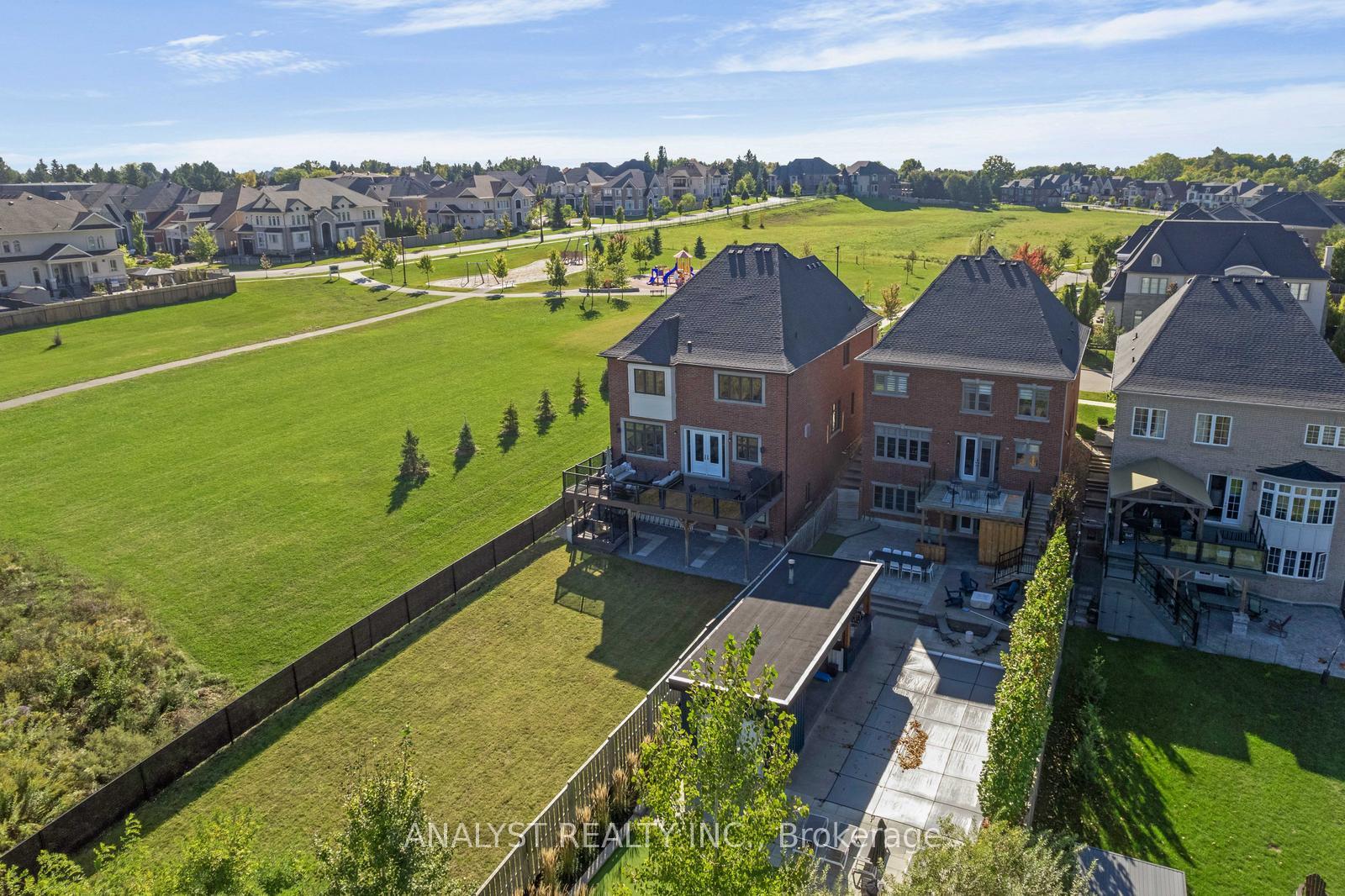 Photo 4 of 124 Robert Berry Crescent, King, King City — HOMEH