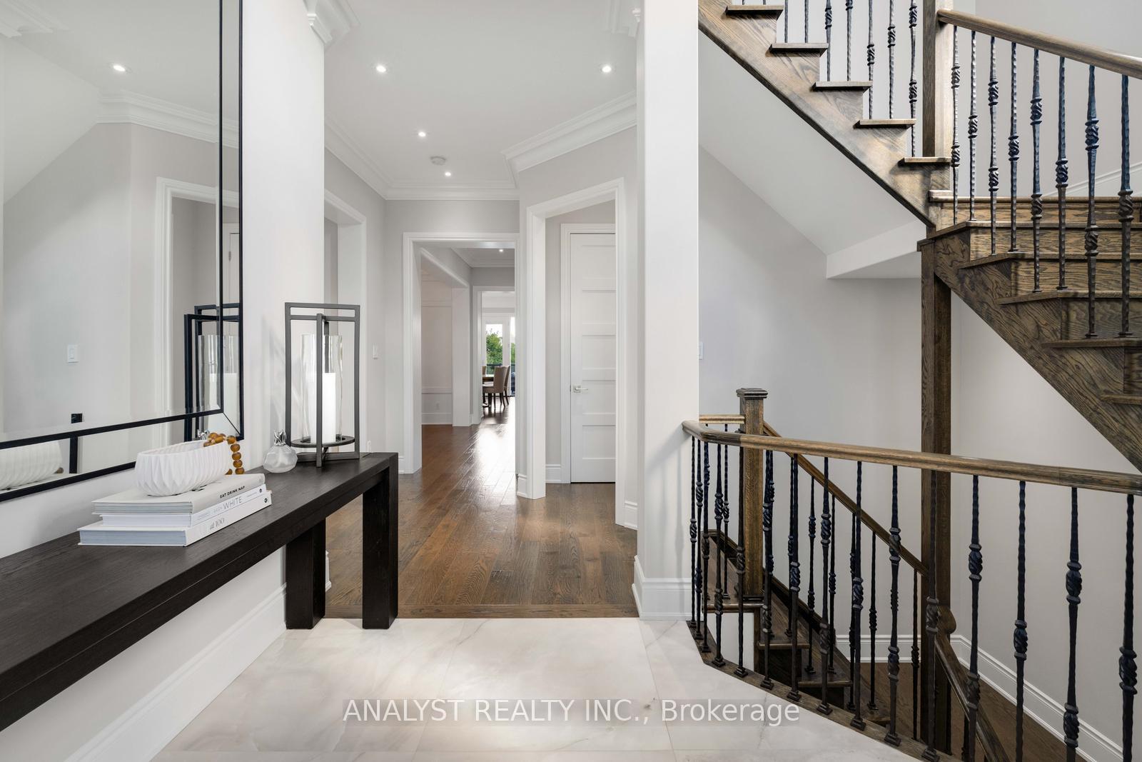 Photo 5 of 124 Robert Berry Crescent, King, King City — HOMEH